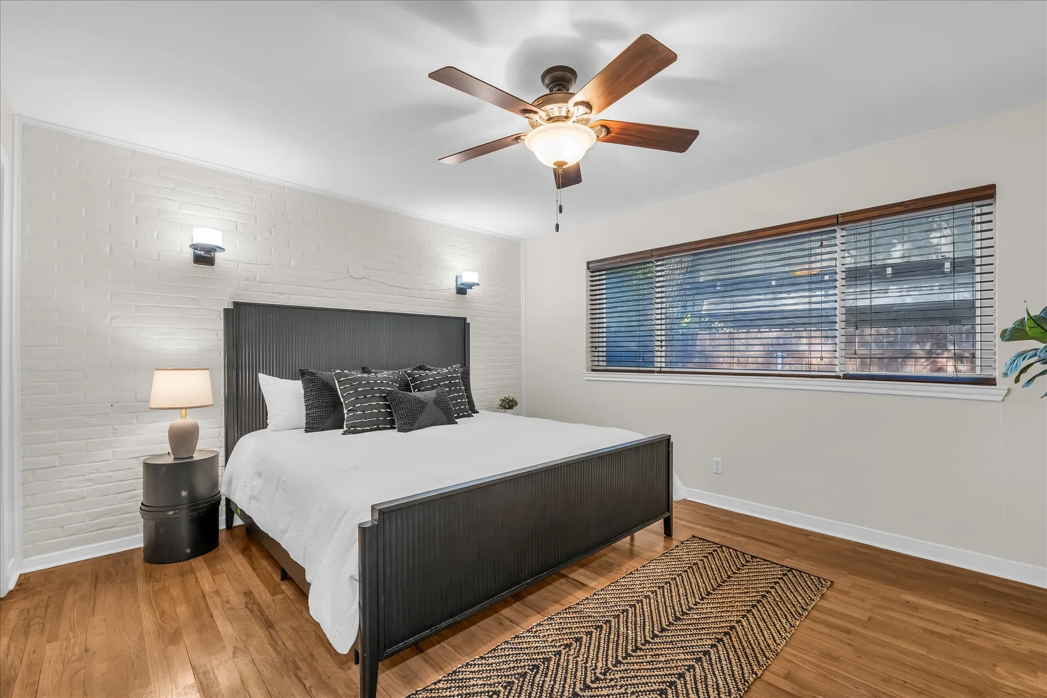 Single Family Residence For Sale in Mc Lennan County , 2500 N 42nd Street, Waco, Texas 76710, 3 Bedroom, 2 Bathroom, Garage spaces, 1,728 Sqft, built in 1956, mls#21306809, Real Estate Agent in Waco, Homes For Sale in Mc Lennan county, Homes For Sale in Waco, Realtor in Waco Texas, Real Estate Brokerage Independent Realty Texas, Luminita Cordes Realtor