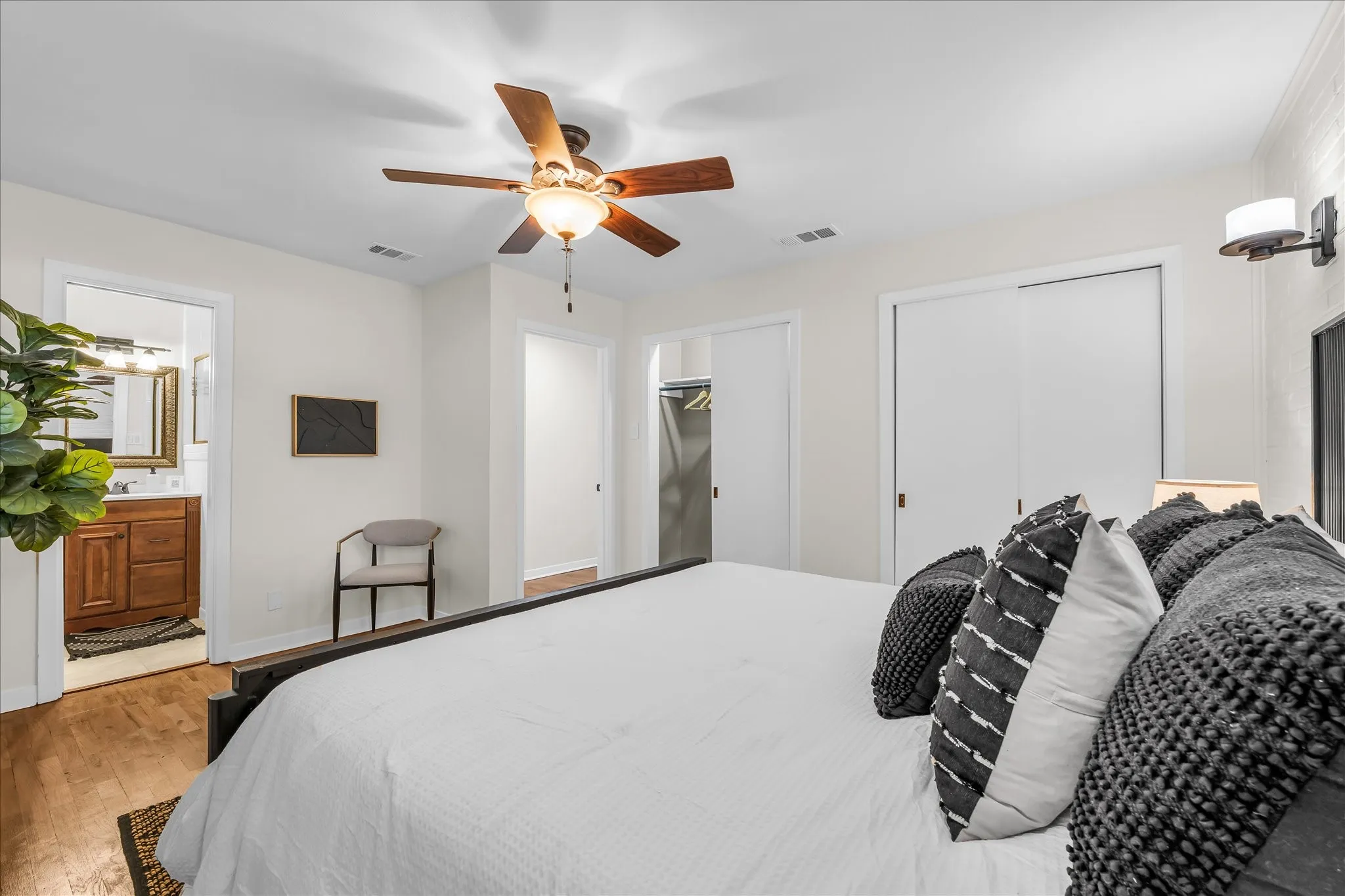 Single Family Residence For Sale in Mc Lennan County , 2500 N 42nd Street, Waco, Texas 76710, 3 Bedroom, 2 Bathroom, Garage spaces, 1,728 Sqft, built in 1956, mls#21306809, Real Estate Agent in Waco, Homes For Sale in Mc Lennan county, Homes For Sale in Waco, Realtor in Waco Texas, Real Estate Brokerage Independent Realty Texas, Luminita Cordes Realtor