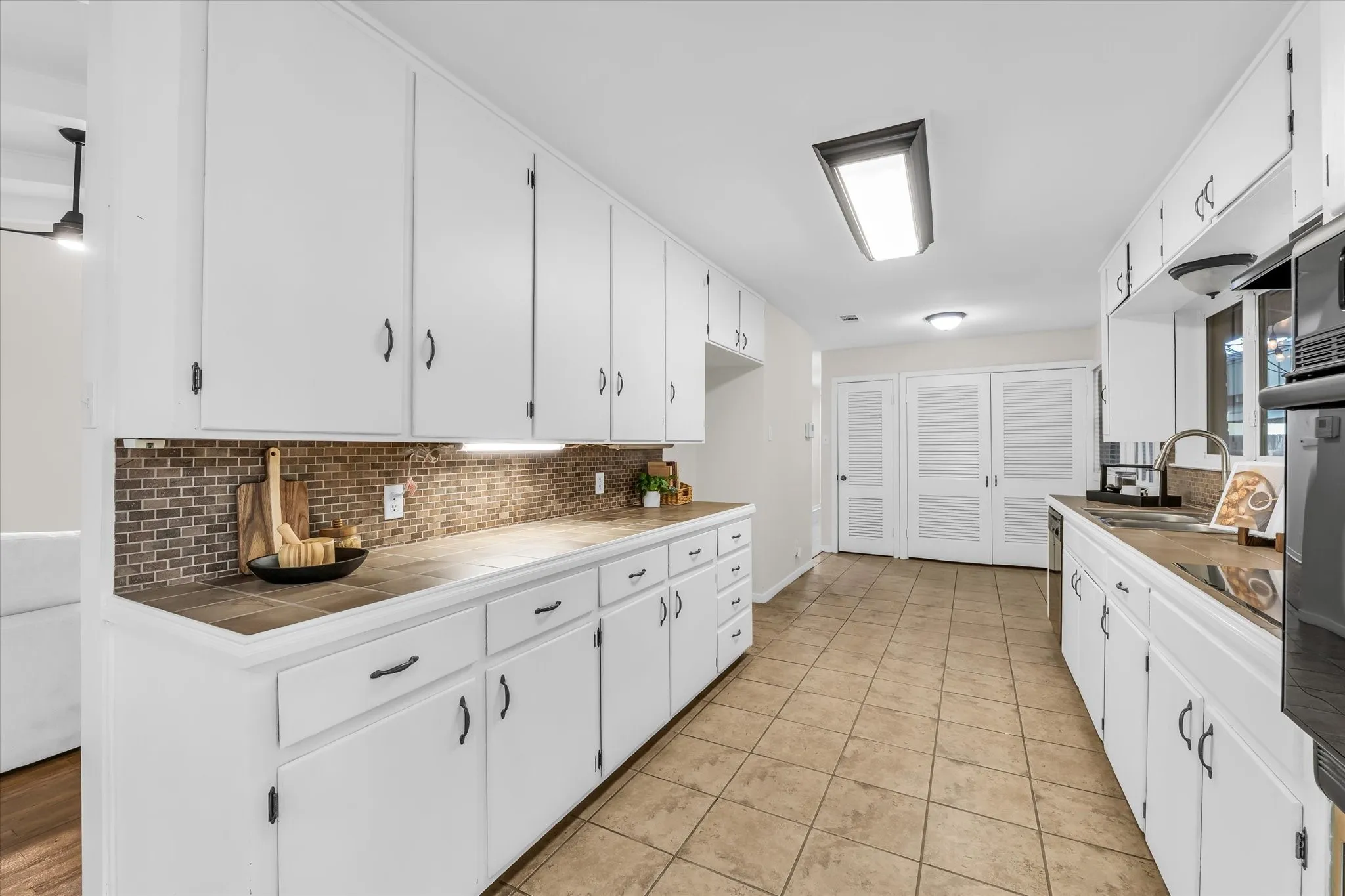 Single Family Residence For Sale in Mc Lennan County , 2500 N 42nd Street, Waco, Texas 76710, 3 Bedroom, 2 Bathroom, Garage spaces, 1,728 Sqft, built in 1956, mls#21306809, Real Estate Agent in Waco, Homes For Sale in Mc Lennan county, Homes For Sale in Waco, Realtor in Waco Texas, Real Estate Brokerage Independent Realty Texas, Luminita Cordes Realtor