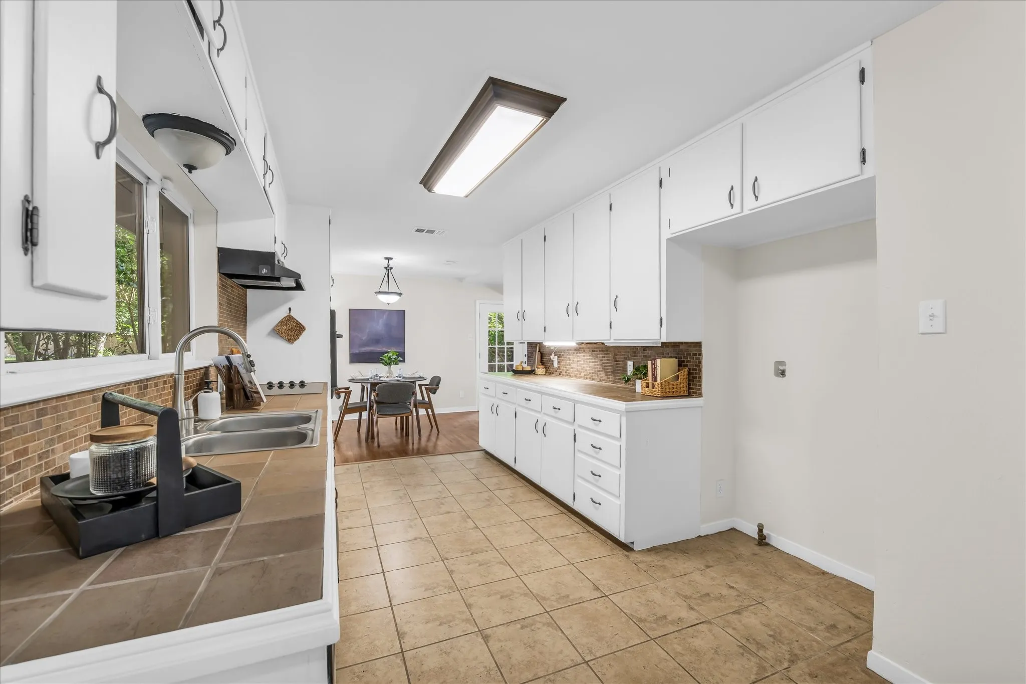 Single Family Residence For Sale in Mc Lennan County , 2500 N 42nd Street, Waco, Texas 76710, 3 Bedroom, 2 Bathroom, Garage spaces, 1,728 Sqft, built in 1956, mls#21306809, Real Estate Agent in Waco, Homes For Sale in Mc Lennan county, Homes For Sale in Waco, Realtor in Waco Texas, Real Estate Brokerage Independent Realty Texas, Luminita Cordes Realtor