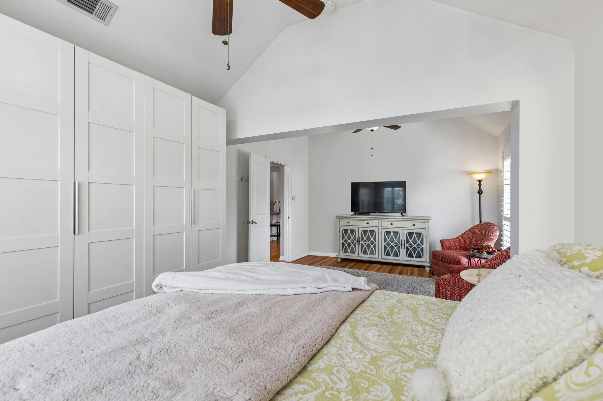 Single Family Residence For Sale in Dallas County , 2855 Sonterra Drive, Cedar Hill, Texas 75104, 4 Bedroom, 2 Bathroom, 2 Garage spaces, 2,162 Sqft, built in 1996, mls#21304608, Real Estate Agent in Cedar Hill, Homes For Sale in Dallas county, Homes For Sale in Cedar Hill, Realtor in Cedar Hill Texas, Real Estate Brokerage Independent Realty Texas, Luminita Cordes Realtor