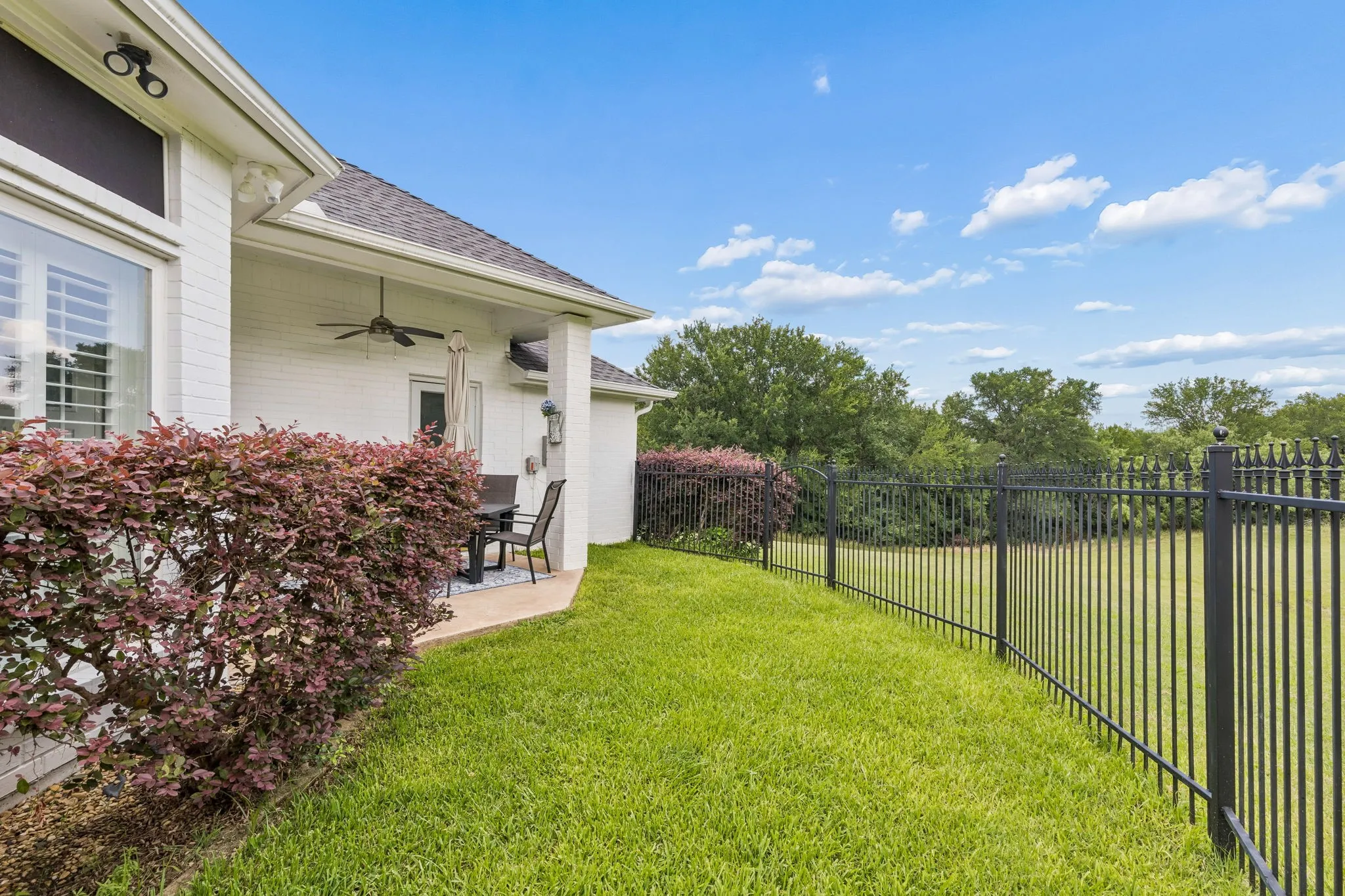 Single Family Residence For Sale in Dallas County , 2855 Sonterra Drive, Cedar Hill, Texas 75104, 4 Bedroom, 2 Bathroom, 2 Garage spaces, 2,162 Sqft, built in 1996, mls#21304608, Real Estate Agent in Cedar Hill, Homes For Sale in Dallas county, Homes For Sale in Cedar Hill, Realtor in Cedar Hill Texas, Real Estate Brokerage Independent Realty Texas, Luminita Cordes Realtor