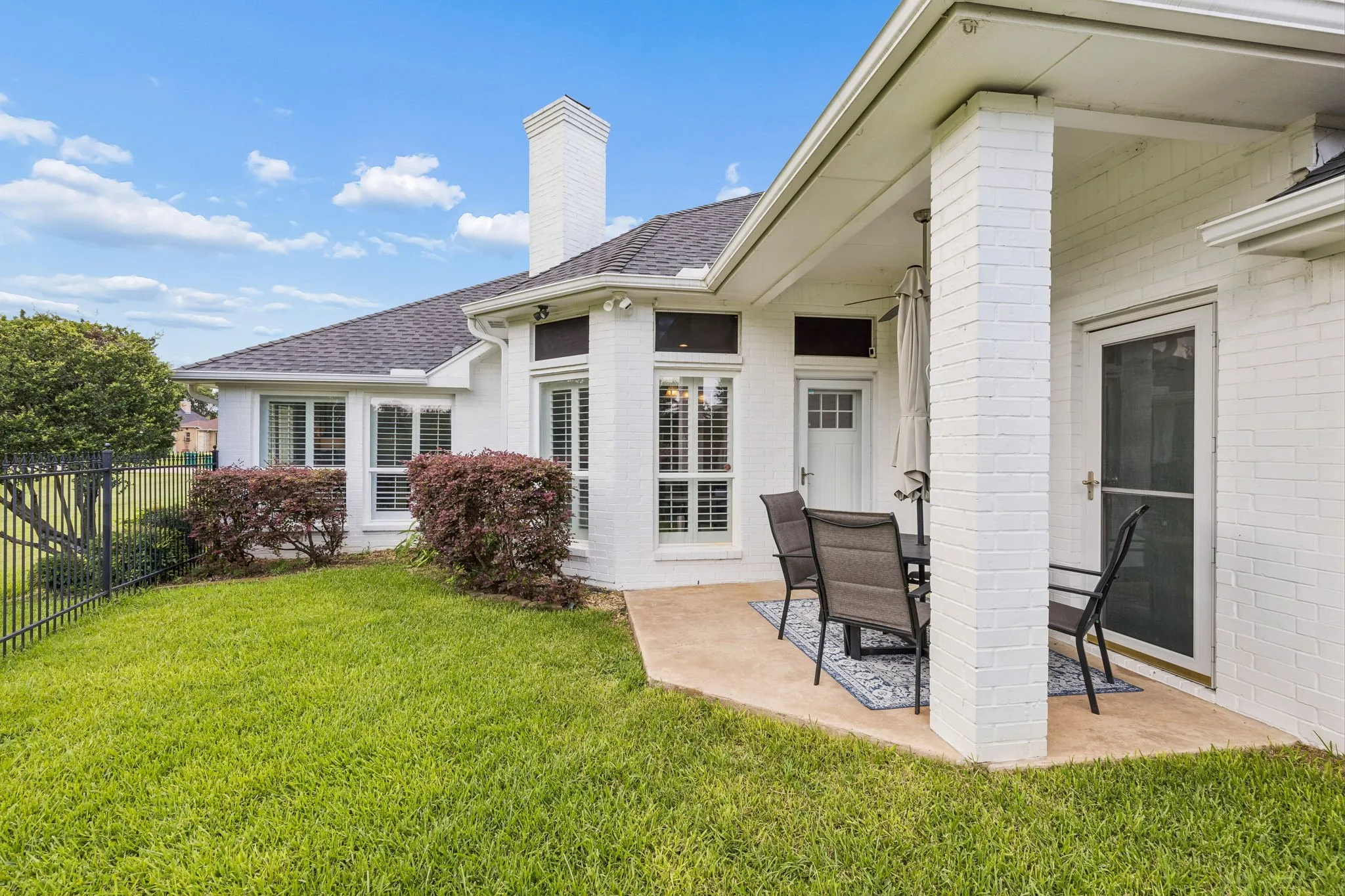 Single Family Residence For Sale in Dallas County , 2855 Sonterra Drive, Cedar Hill, Texas 75104, 4 Bedroom, 2 Bathroom, 2 Garage spaces, 2,162 Sqft, built in 1996, mls#21304608, Real Estate Agent in Cedar Hill, Homes For Sale in Dallas county, Homes For Sale in Cedar Hill, Realtor in Cedar Hill Texas, Real Estate Brokerage Independent Realty Texas, Luminita Cordes Realtor