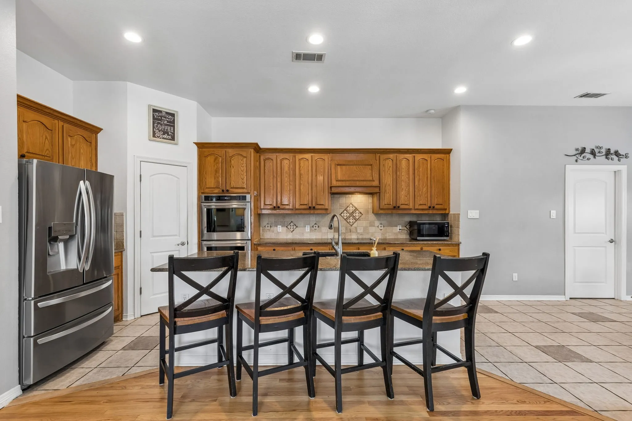 Single Family Residence For Sale in Dallas County , 2855 Sonterra Drive, Cedar Hill, Texas 75104, 4 Bedroom, 2 Bathroom, 2 Garage spaces, 2,162 Sqft, built in 1996, mls#21304608, Real Estate Agent in Cedar Hill, Homes For Sale in Dallas county, Homes For Sale in Cedar Hill, Realtor in Cedar Hill Texas, Real Estate Brokerage Independent Realty Texas, Luminita Cordes Realtor
