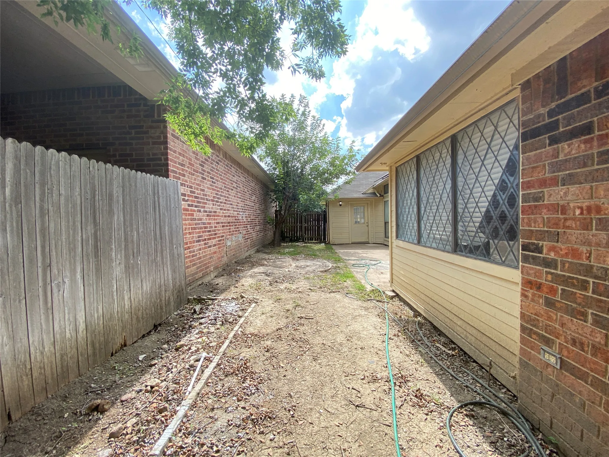 Single Family Residence For Rent in Tarrant County , 4131 Crossgate Court, Arlington, Texas 76016, 3 Bedroom, 2 Bathroom, 2 Garage spaces, 1,845 Sqft, built in 1985, mls#21306696, Real Estate Agent in Arlington, Homes For Rent in Tarrant county, Homes For Rent in Arlington, Realtor in Arlington Texas, Real Estate Brokerage Independent Realty Texas, Luminita Cordes Realtor