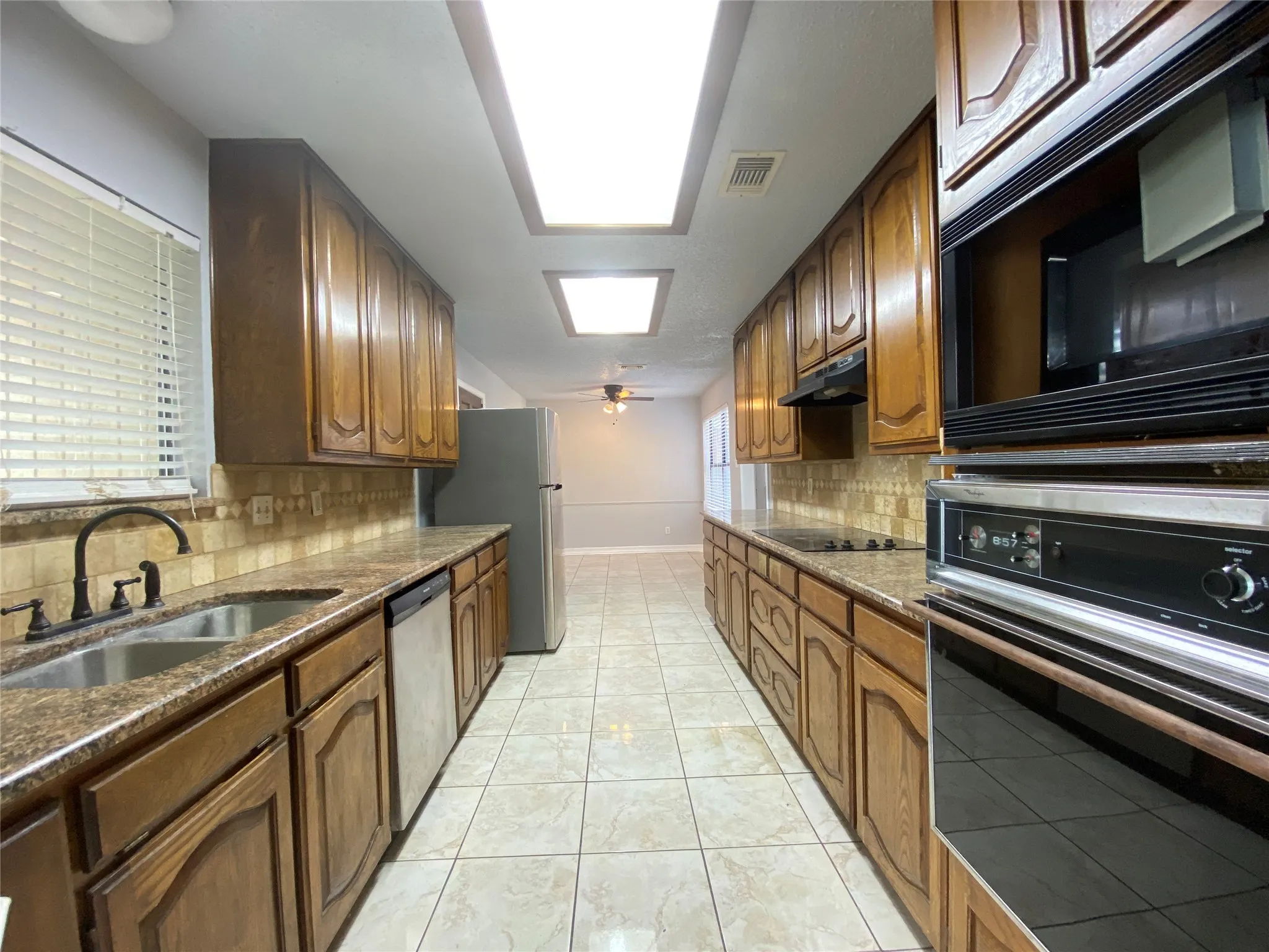 Single Family Residence For Rent in Tarrant County , 4131 Crossgate Court, Arlington, Texas 76016, 3 Bedroom, 2 Bathroom, 2 Garage spaces, 1,845 Sqft, built in 1985, mls#21306696, Real Estate Agent in Arlington, Homes For Rent in Tarrant county, Homes For Rent in Arlington, Realtor in Arlington Texas, Real Estate Brokerage Independent Realty Texas, Luminita Cordes Realtor