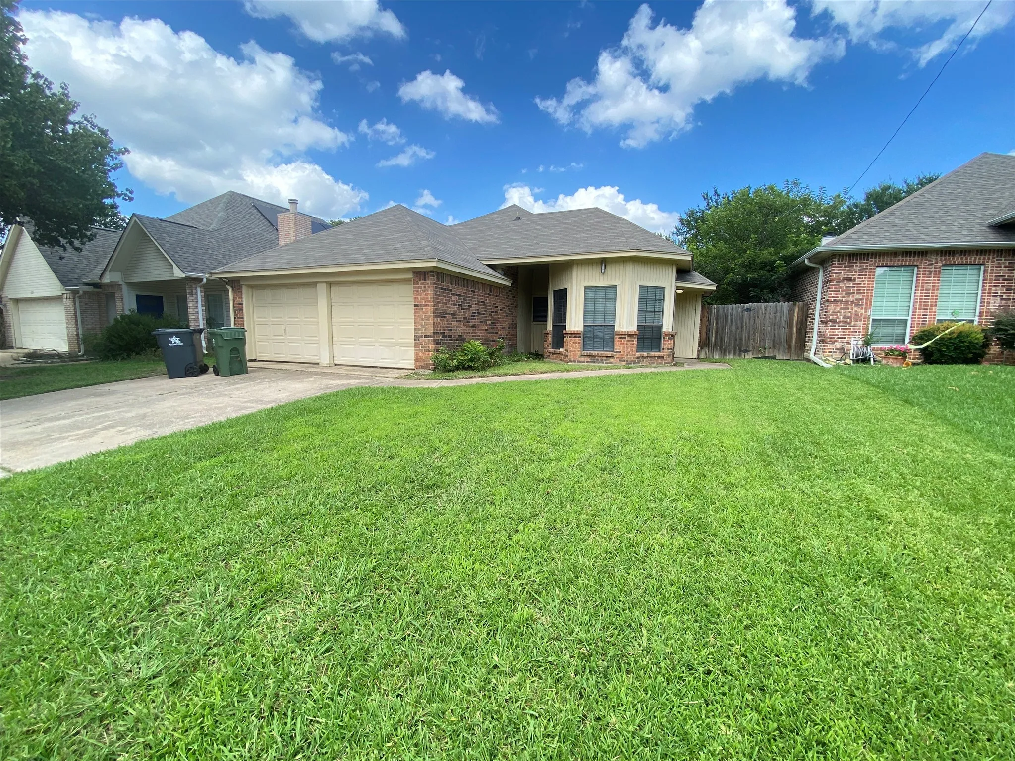 Single Family Residence For Rent in Tarrant County , 4131 Crossgate Court, Arlington, Texas 76016, 3 Bedroom, 2 Bathroom, 2 Garage spaces, 1,845 Sqft, built in 1985, mls#21306696, Real Estate Agent in Arlington, Homes For Rent in Tarrant county, Homes For Rent in Arlington, Realtor in Arlington Texas, Real Estate Brokerage Independent Realty Texas, Luminita Cordes Realtor
