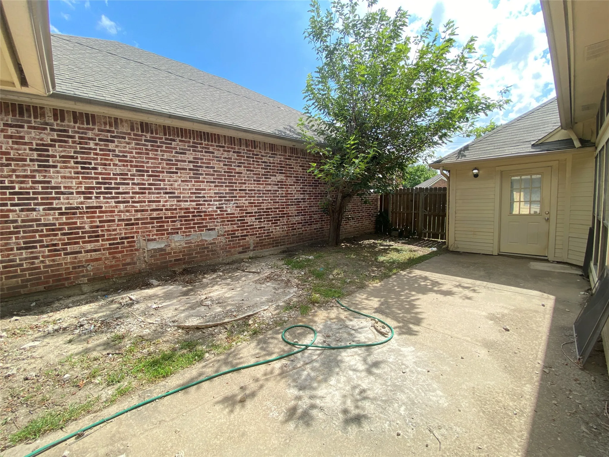 Single Family Residence For Rent in Tarrant County , 4131 Crossgate Court, Arlington, Texas 76016, 3 Bedroom, 2 Bathroom, 2 Garage spaces, 1,845 Sqft, built in 1985, mls#21306696, Real Estate Agent in Arlington, Homes For Rent in Tarrant county, Homes For Rent in Arlington, Realtor in Arlington Texas, Real Estate Brokerage Independent Realty Texas, Luminita Cordes Realtor