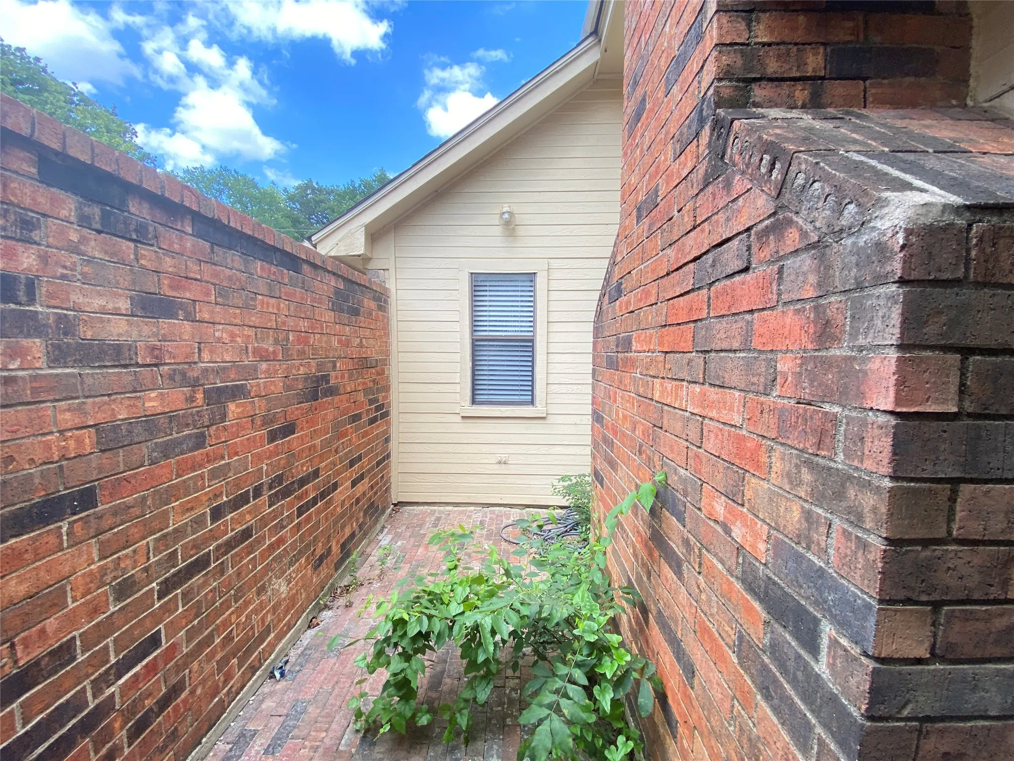 Single Family Residence For Rent in Tarrant County , 4131 Crossgate Court, Arlington, Texas 76016, 3 Bedroom, 2 Bathroom, 2 Garage spaces, 1,845 Sqft, built in 1985, mls#21306696, Real Estate Agent in Arlington, Homes For Rent in Tarrant county, Homes For Rent in Arlington, Realtor in Arlington Texas, Real Estate Brokerage Independent Realty Texas, Luminita Cordes Realtor