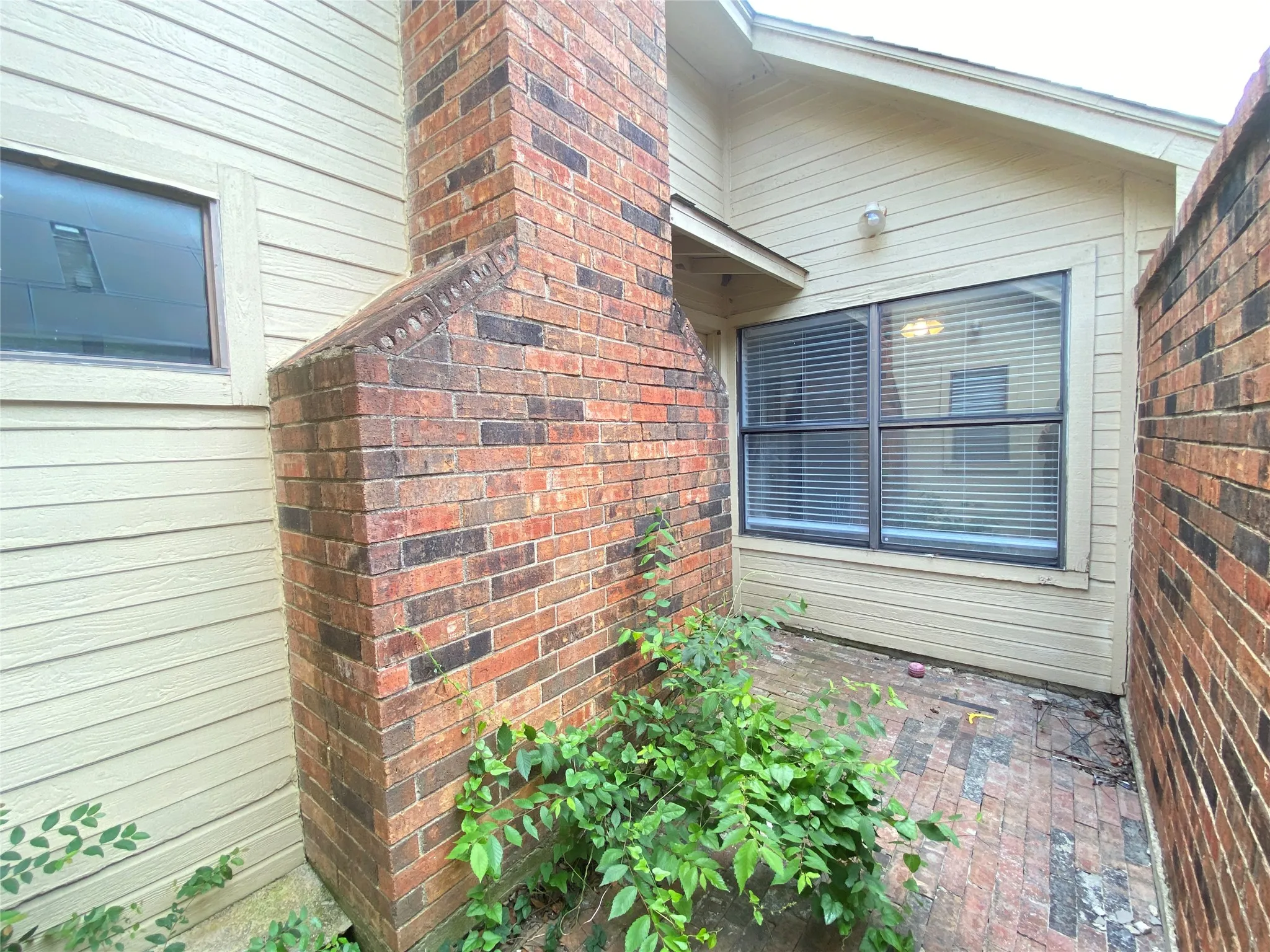 Single Family Residence For Rent in Tarrant County , 4131 Crossgate Court, Arlington, Texas 76016, 3 Bedroom, 2 Bathroom, 2 Garage spaces, 1,845 Sqft, built in 1985, mls#21306696, Real Estate Agent in Arlington, Homes For Rent in Tarrant county, Homes For Rent in Arlington, Realtor in Arlington Texas, Real Estate Brokerage Independent Realty Texas, Luminita Cordes Realtor