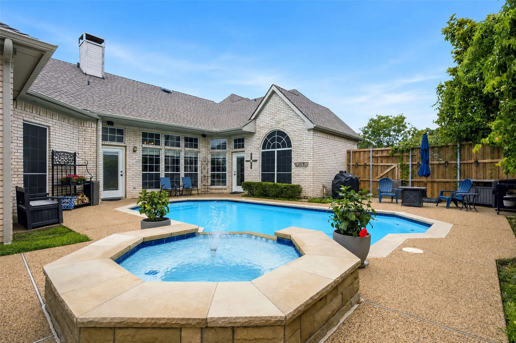 Single Family Residence For Sale in Dallas County , 512 Wellington Road, Coppell, Texas 75019, 4 Bedroom, 3 Bathroom, 2 Garage spaces, 2,486 Sqft, built in 1994, mls#21307134, Real Estate Agent in Coppell, Homes For Sale in Dallas county, Homes For Sale in Coppell, Realtor in Coppell Texas, Real Estate Brokerage Independent Realty Texas, Luminita Cordes Realtor