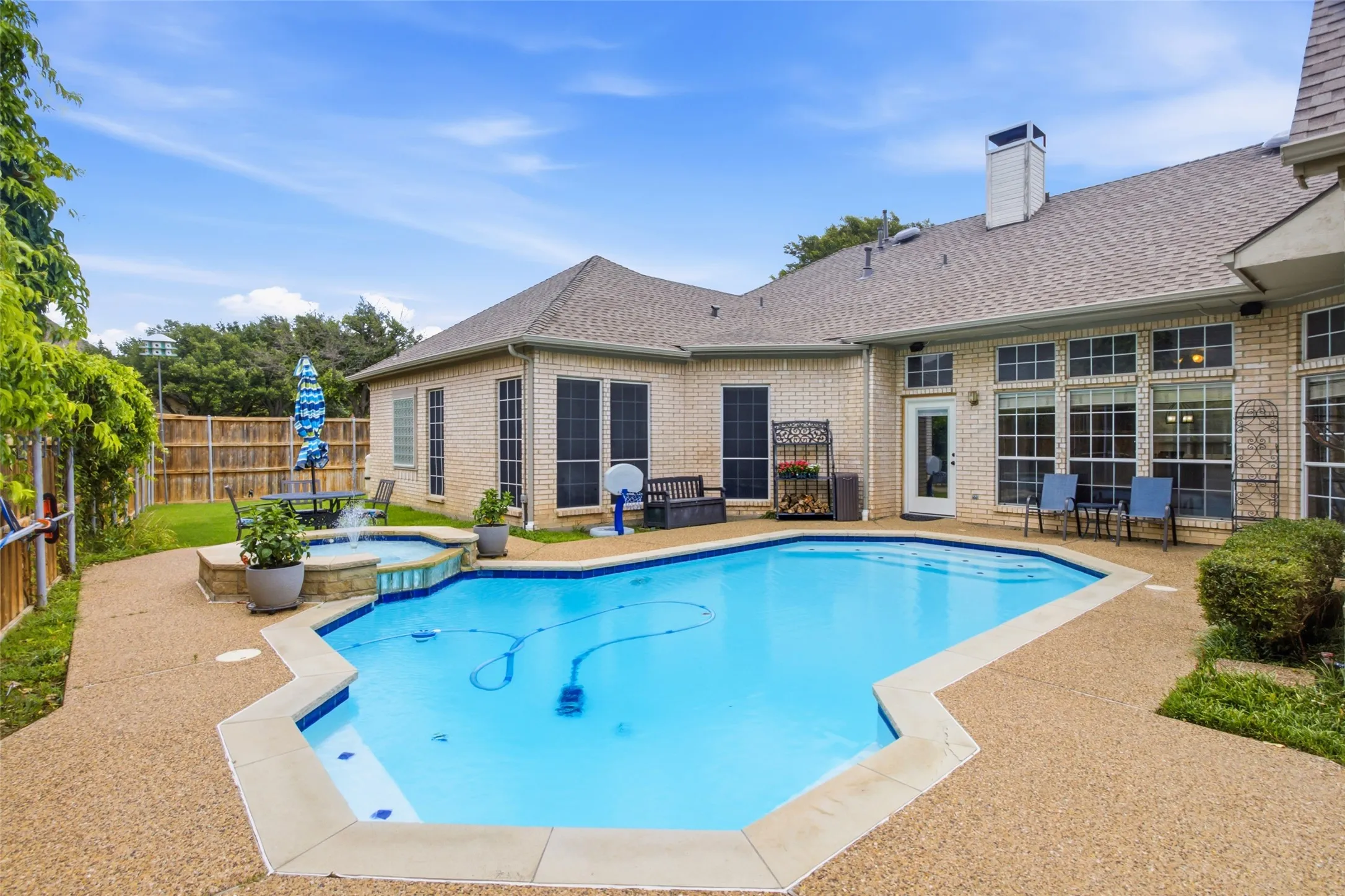 Single Family Residence For Sale in Dallas County , 512 Wellington Road, Coppell, Texas 75019, 4 Bedroom, 3 Bathroom, 2 Garage spaces, 2,486 Sqft, built in 1994, mls#21307134, Real Estate Agent in Coppell, Homes For Sale in Dallas county, Homes For Sale in Coppell, Realtor in Coppell Texas, Real Estate Brokerage Independent Realty Texas, Luminita Cordes Realtor