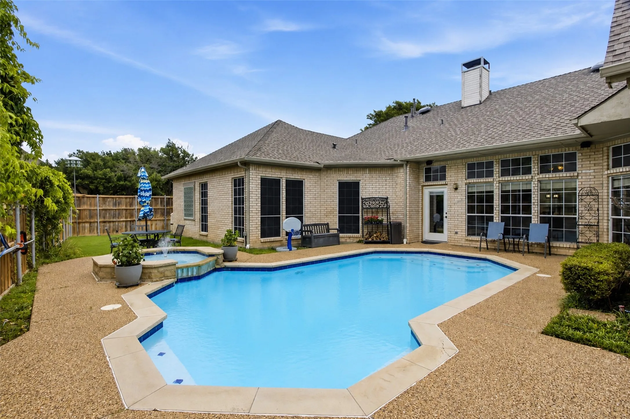 Single Family Residence For Sale in Dallas County , 512 Wellington Road, Coppell, Texas 75019, 4 Bedroom, 3 Bathroom, 2 Garage spaces, 2,486 Sqft, built in 1994, mls#21307134, Real Estate Agent in Coppell, Homes For Sale in Dallas county, Homes For Sale in Coppell, Realtor in Coppell Texas, Real Estate Brokerage Independent Realty Texas, Luminita Cordes Realtor