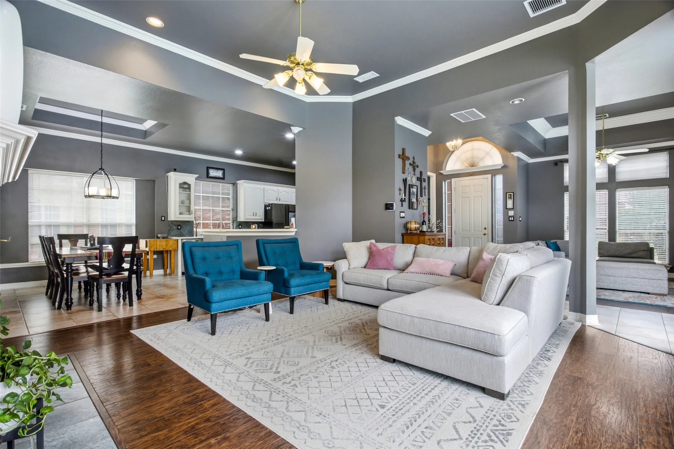 Single Family Residence For Sale in Dallas County , 512 Wellington Road, Coppell, Texas 75019, 4 Bedroom, 3 Bathroom, 2 Garage spaces, 2,486 Sqft, built in 1994, mls#21307134, Real Estate Agent in Coppell, Homes For Sale in Dallas county, Homes For Sale in Coppell, Realtor in Coppell Texas, Real Estate Brokerage Independent Realty Texas, Luminita Cordes Realtor