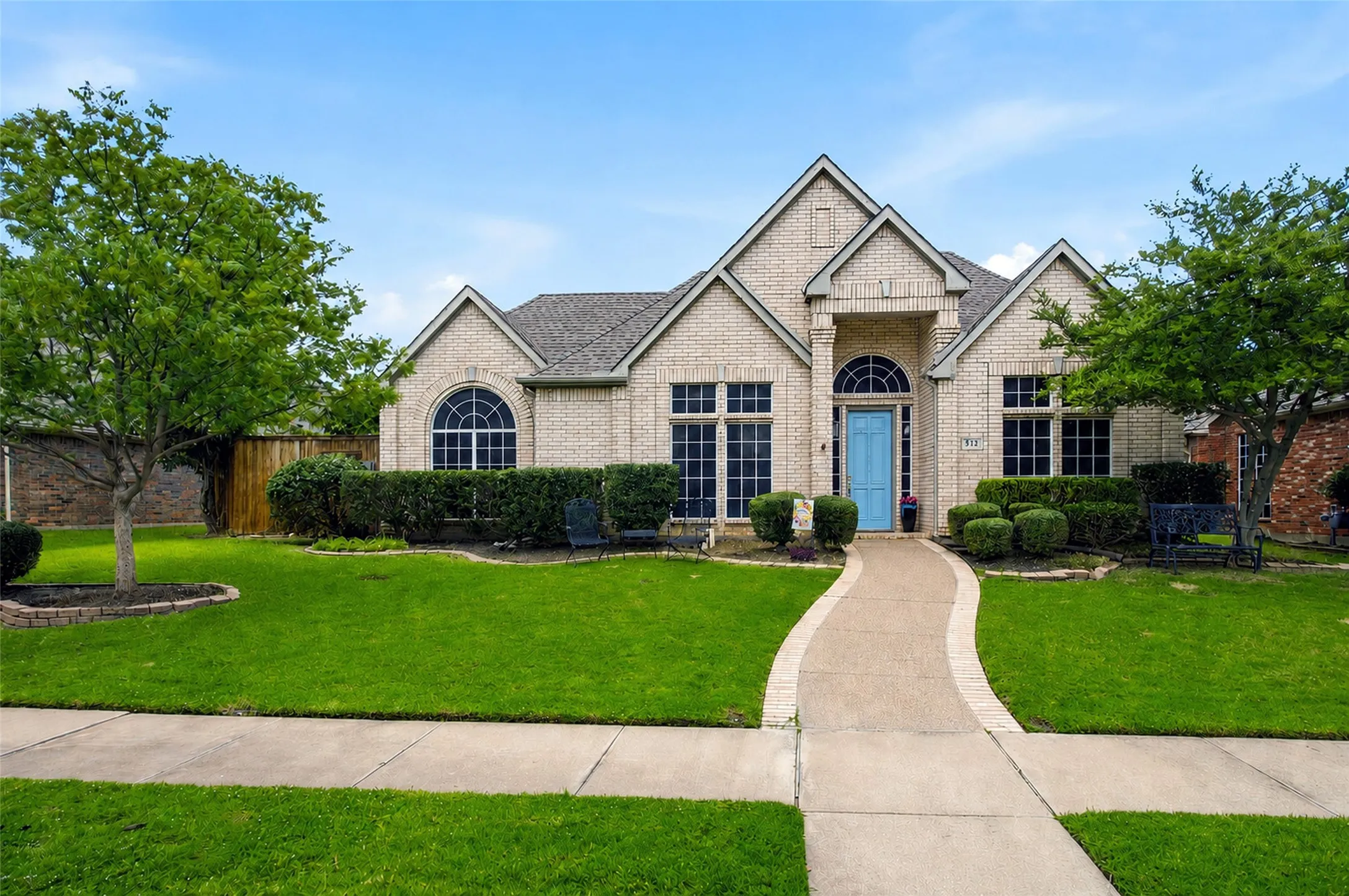 Single Family Residence For Sale in Dallas County , 512 Wellington Road, Coppell, Texas 75019, 4 Bedroom, 3 Bathroom, 2 Garage spaces, 2,486 Sqft, built in 1994, mls#21307134, Real Estate Agent in Coppell, Homes For Sale in Dallas county, Homes For Sale in Coppell, Realtor in Coppell Texas, Real Estate Brokerage Independent Realty Texas, Luminita Cordes Realtor