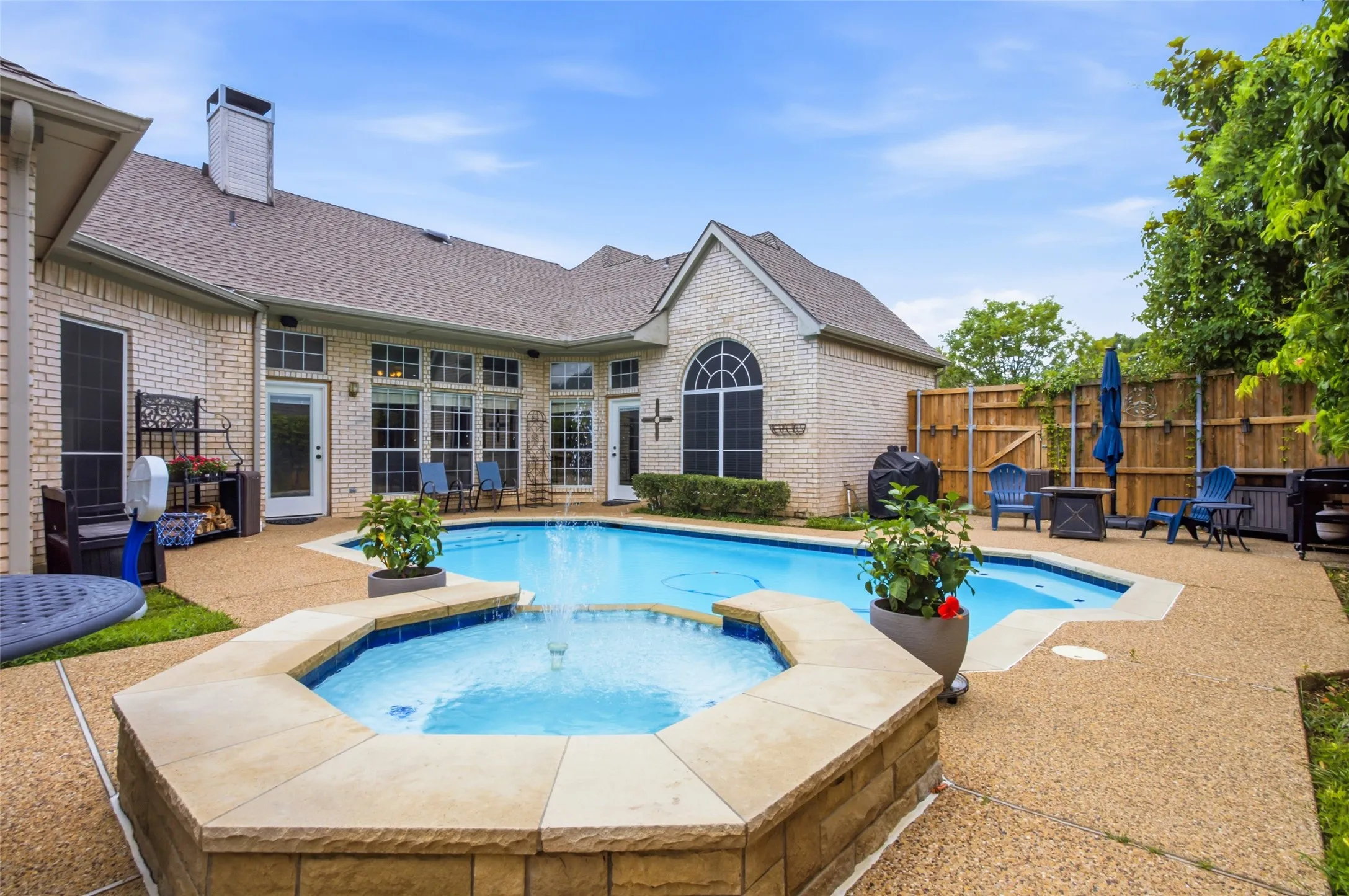 Single Family Residence For Sale in Dallas County , 512 Wellington Road, Coppell, Texas 75019, 4 Bedroom, 3 Bathroom, 2 Garage spaces, 2,486 Sqft, built in 1994, mls#21307134, Real Estate Agent in Coppell, Homes For Sale in Dallas county, Homes For Sale in Coppell, Realtor in Coppell Texas, Real Estate Brokerage Independent Realty Texas, Luminita Cordes Realtor