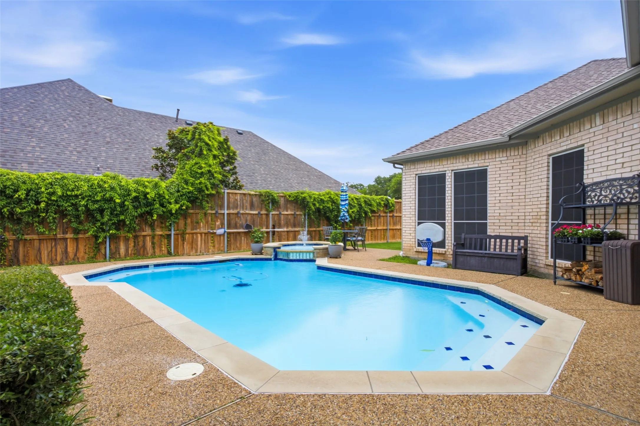 Single Family Residence For Sale in Dallas County , 512 Wellington Road, Coppell, Texas 75019, 4 Bedroom, 3 Bathroom, 2 Garage spaces, 2,486 Sqft, built in 1994, mls#21307134, Real Estate Agent in Coppell, Homes For Sale in Dallas county, Homes For Sale in Coppell, Realtor in Coppell Texas, Real Estate Brokerage Independent Realty Texas, Luminita Cordes Realtor