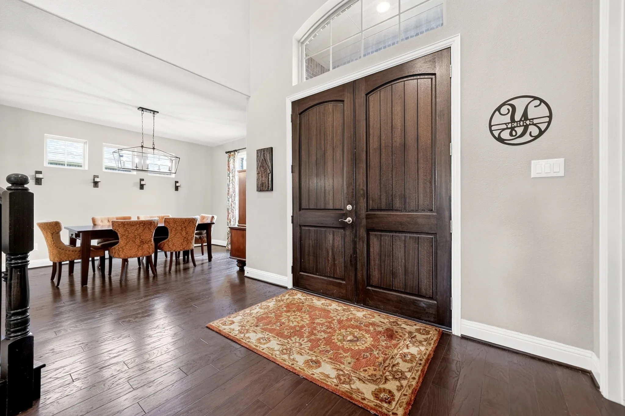 Double-door entry with arched transom window
