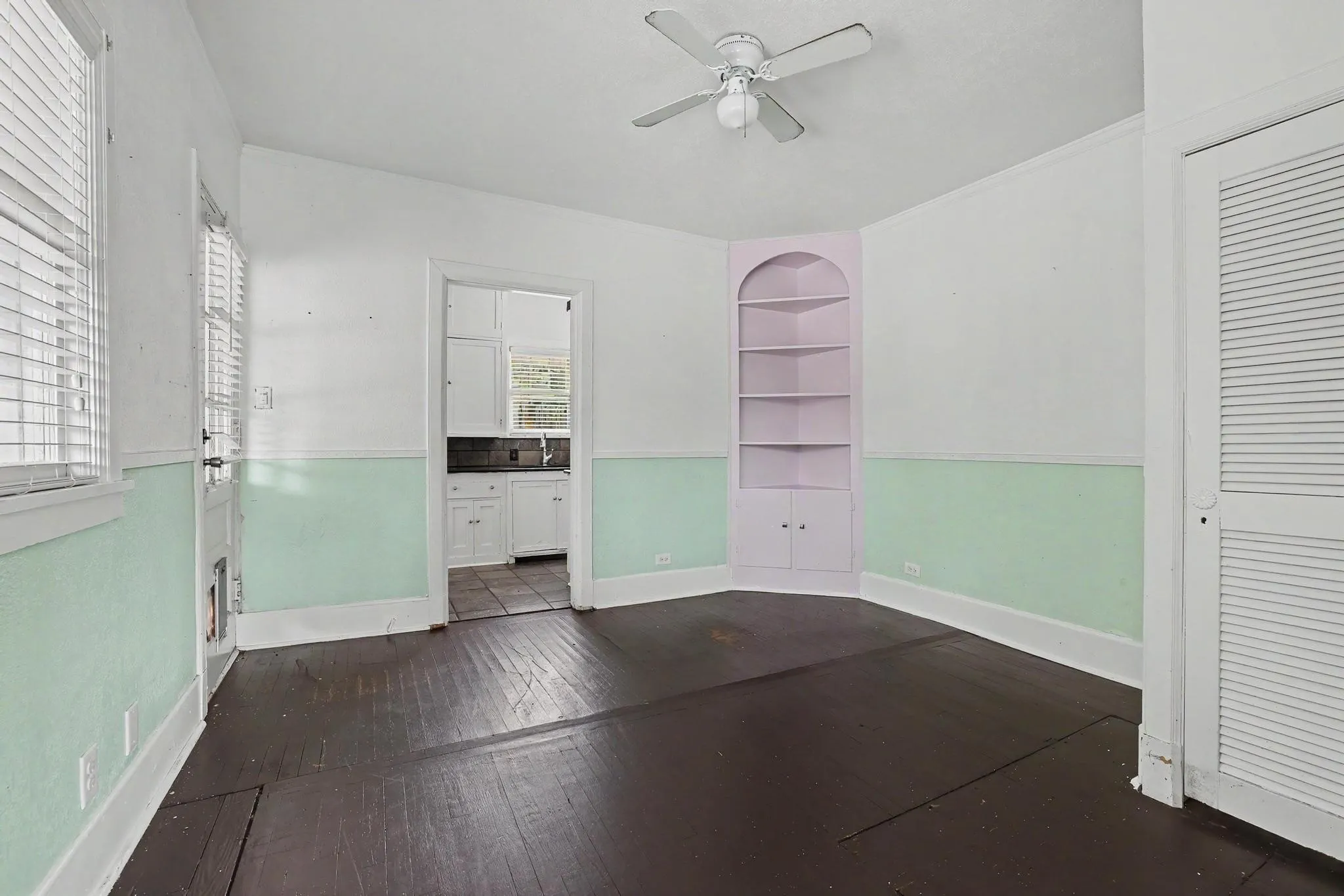 Single Family Residence For Sale in Grayson County , 1100 W Morton Street, Denison, Texas 75020, 3 Bedroom, 3 Bathroom, 2 Garage spaces, 2,276 Sqft, built in 1928, mls#21307146, Real Estate Agent in Denison, Homes For Sale in Grayson county, Homes For Sale in Denison, Realtor in Denison Texas, Real Estate Brokerage Independent Realty Texas, Luminita Cordes Realtor