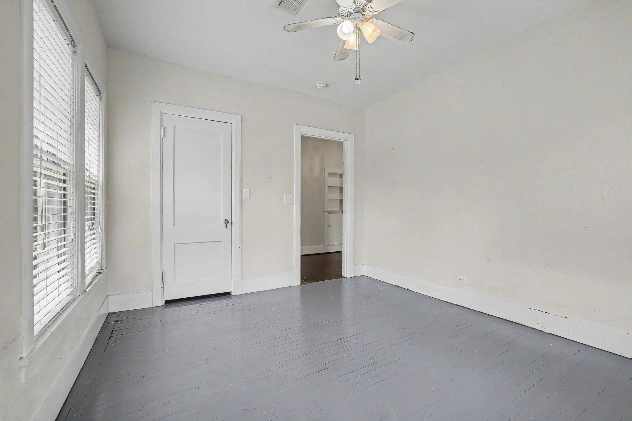 Single Family Residence For Sale in Grayson County , 1100 W Morton Street, Denison, Texas 75020, 3 Bedroom, 3 Bathroom, 2 Garage spaces, 2,276 Sqft, built in 1928, mls#21307146, Real Estate Agent in Denison, Homes For Sale in Grayson county, Homes For Sale in Denison, Realtor in Denison Texas, Real Estate Brokerage Independent Realty Texas, Luminita Cordes Realtor