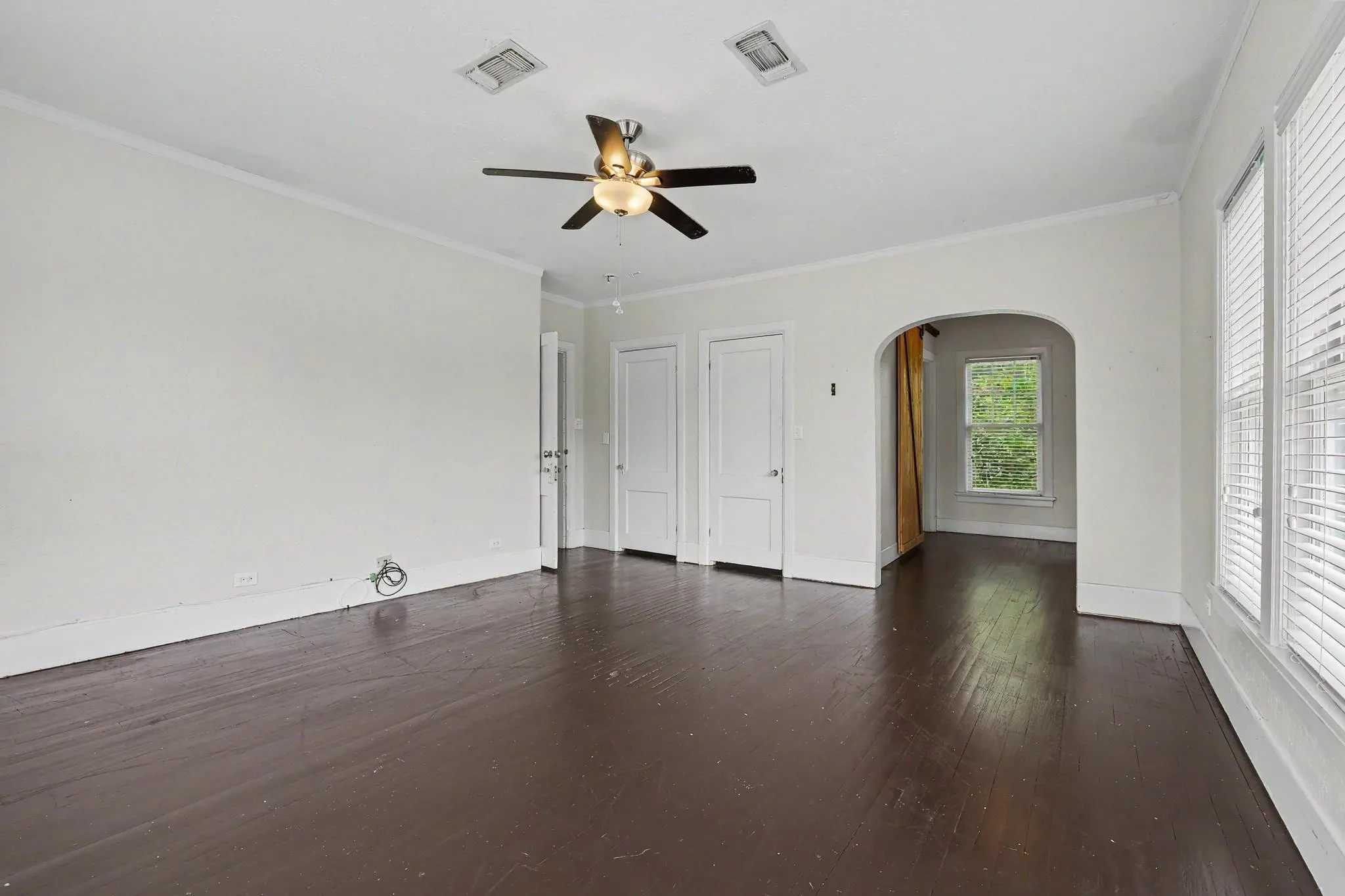 Single Family Residence For Sale in Grayson County , 1100 W Morton Street, Denison, Texas 75020, 3 Bedroom, 3 Bathroom, 2 Garage spaces, 2,276 Sqft, built in 1928, mls#21307146, Real Estate Agent in Denison, Homes For Sale in Grayson county, Homes For Sale in Denison, Realtor in Denison Texas, Real Estate Brokerage Independent Realty Texas, Luminita Cordes Realtor