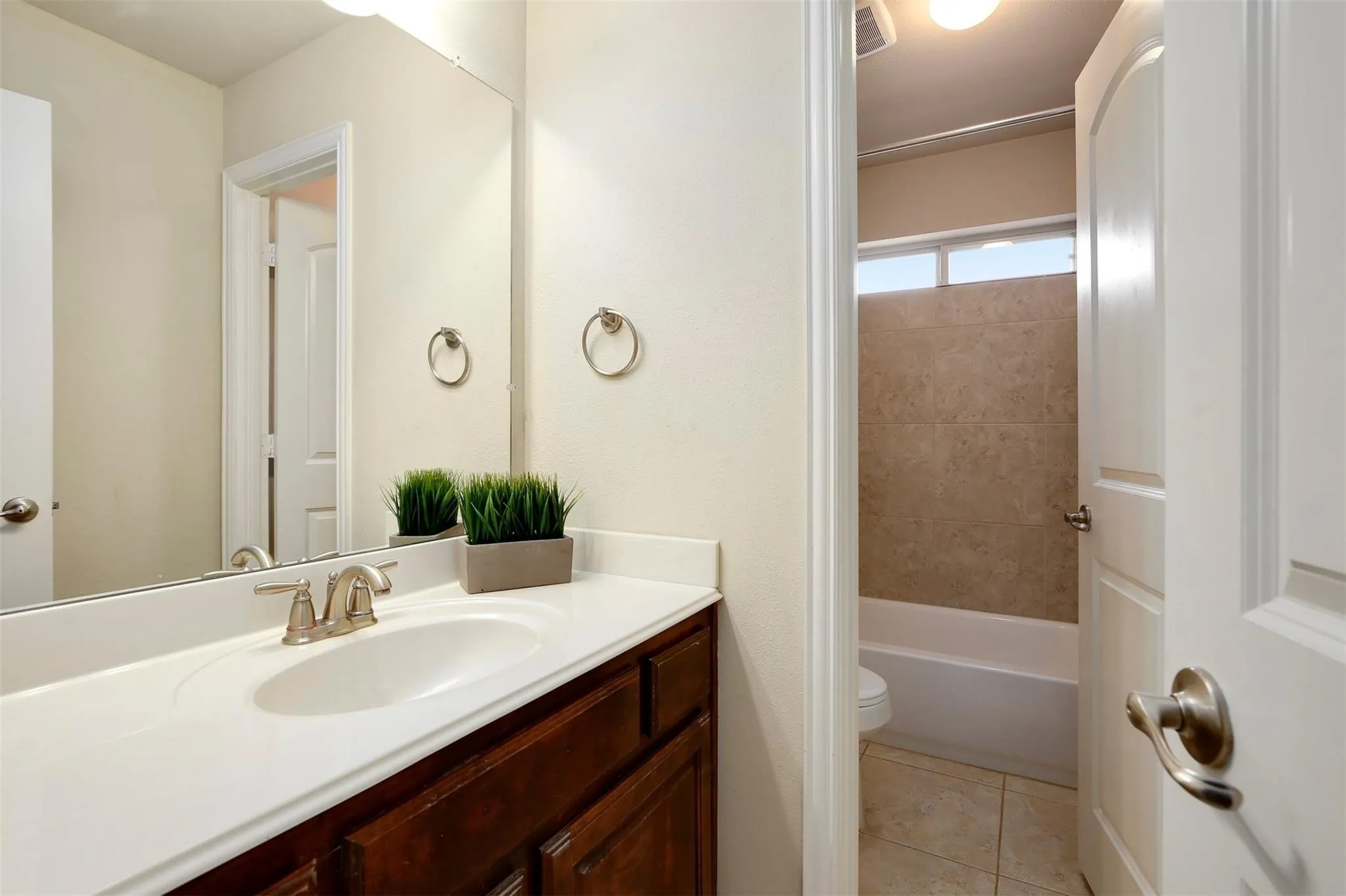 Single Family Residence For Rent in Denton County , 1087 Sahallee Drive, Frisco, Texas 75033, 5 Bedroom, 4 Bathroom, 2 Garage spaces, 3,450 Sqft, built in 2013, mls#21307195, Real Estate Agent in Frisco, Homes For Rent in Denton county, Homes For Rent in Frisco, Realtor in Frisco Texas, Real Estate Brokerage Independent Realty Texas, Luminita Cordes Realtor