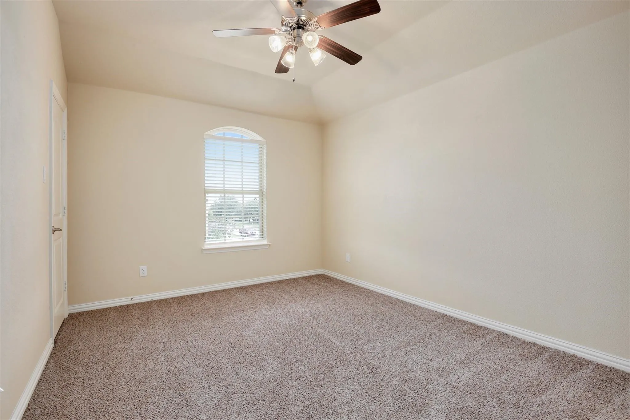 Single Family Residence For Rent in Denton County , 1087 Sahallee Drive, Frisco, Texas 75033, 5 Bedroom, 4 Bathroom, 2 Garage spaces, 3,450 Sqft, built in 2013, mls#21307195, Real Estate Agent in Frisco, Homes For Rent in Denton county, Homes For Rent in Frisco, Realtor in Frisco Texas, Real Estate Brokerage Independent Realty Texas, Luminita Cordes Realtor