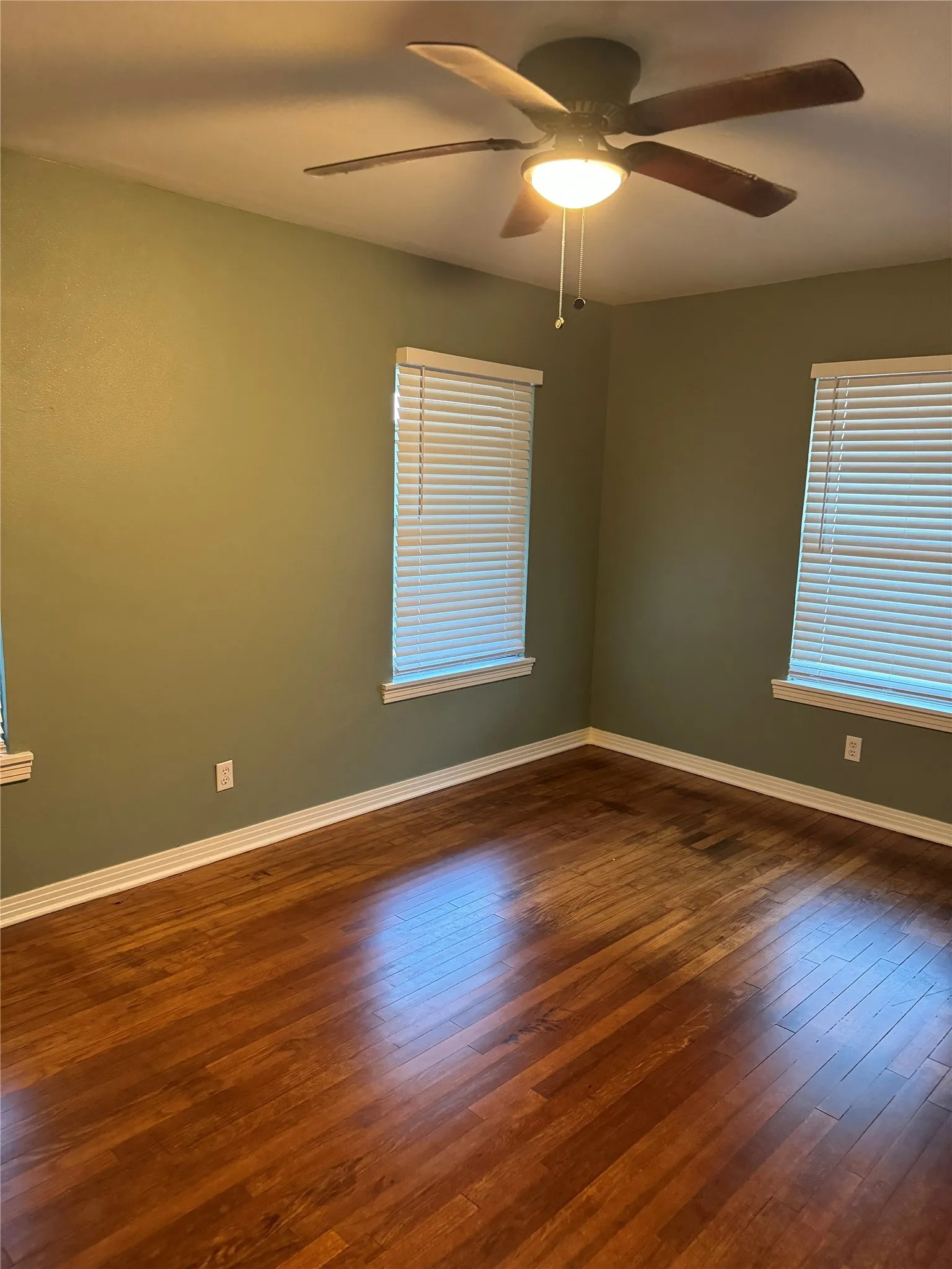Single Family Residence For Rent in Ellis County , 1406 Country Club Road, Ennis, Texas 75119, 3 Bedroom, 2 Bathroom, Garage spaces, 1,953 Sqft, built in 1956, mls#21295569, Real Estate Agent in Ennis, Homes For Rent in Ellis county, Homes For Rent in Ennis, Realtor in Ennis Texas, Real Estate Brokerage Independent Realty Texas, Luminita Cordes Realtor