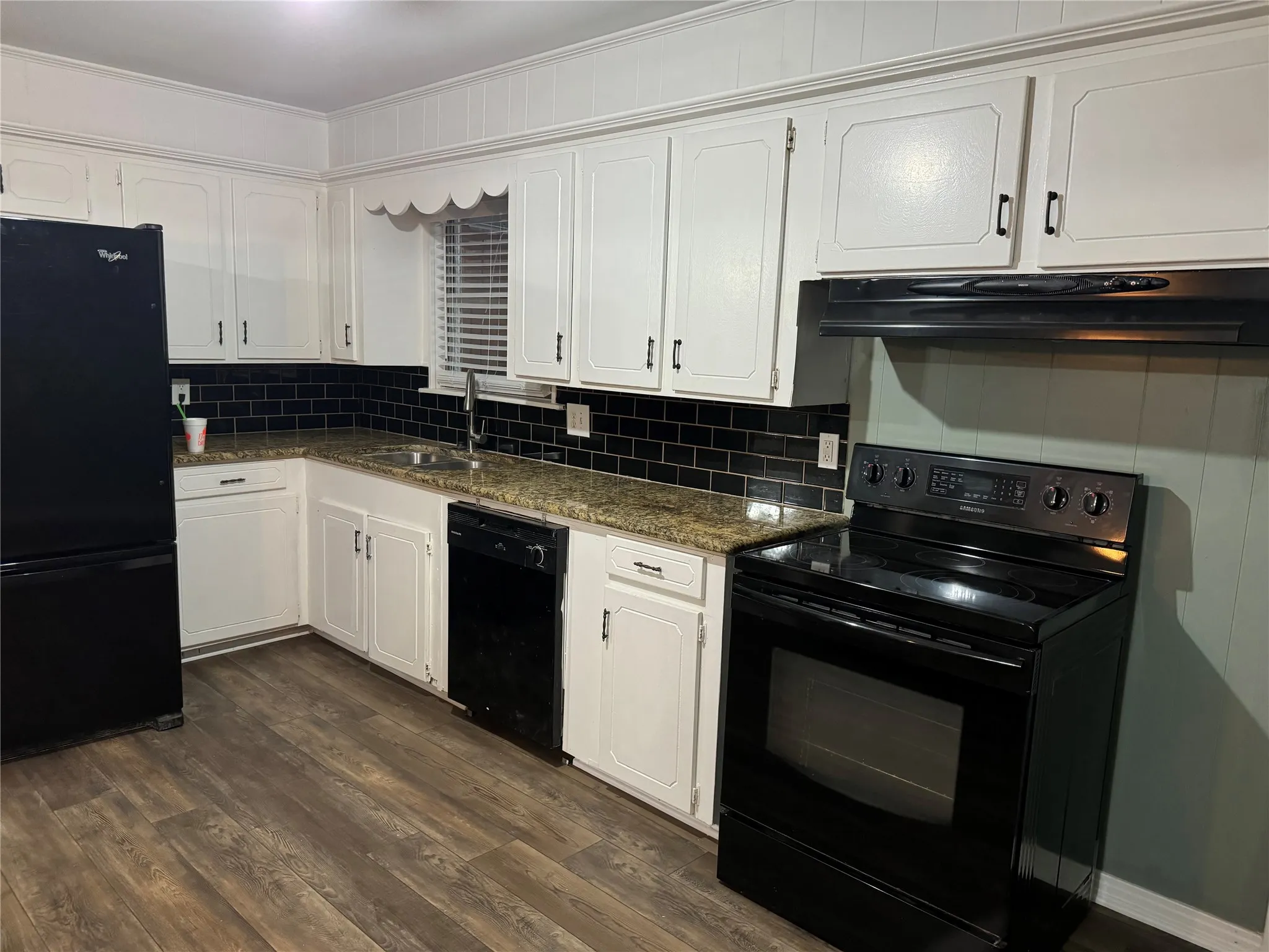 Single Family Residence For Rent in Ellis County , 1406 Country Club Road, Ennis, Texas 75119, 3 Bedroom, 2 Bathroom, Garage spaces, 1,953 Sqft, built in 1956, mls#21295569, Real Estate Agent in Ennis, Homes For Rent in Ellis county, Homes For Rent in Ennis, Realtor in Ennis Texas, Real Estate Brokerage Independent Realty Texas, Luminita Cordes Realtor