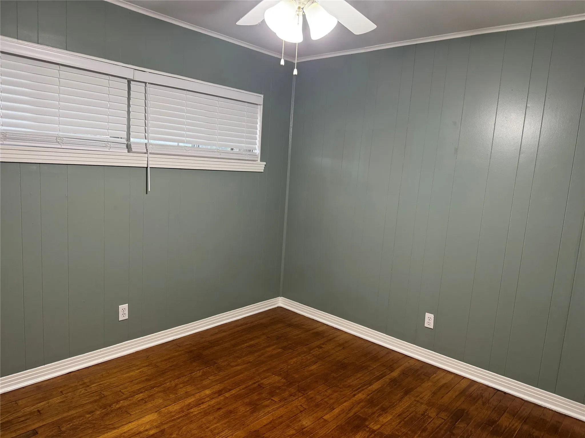 Single Family Residence For Rent in Ellis County , 1406 Country Club Road, Ennis, Texas 75119, 3 Bedroom, 2 Bathroom, Garage spaces, 1,953 Sqft, built in 1956, mls#21295569, Real Estate Agent in Ennis, Homes For Rent in Ellis county, Homes For Rent in Ennis, Realtor in Ennis Texas, Real Estate Brokerage Independent Realty Texas, Luminita Cordes Realtor