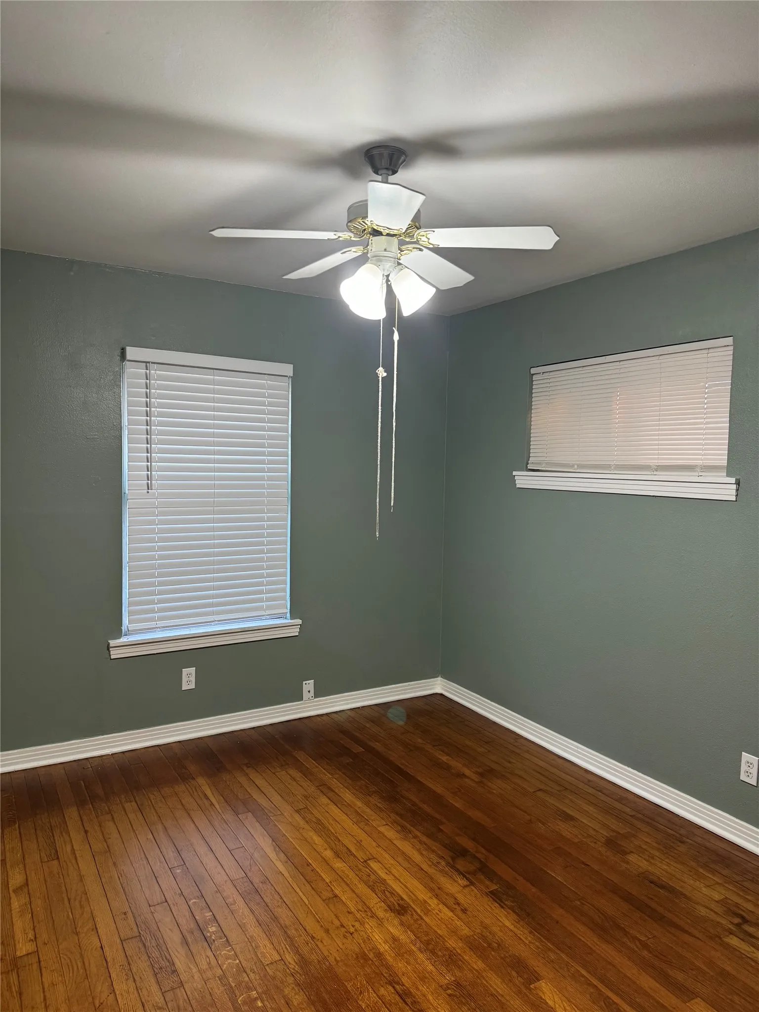 Single Family Residence For Rent in Ellis County , 1406 Country Club Road, Ennis, Texas 75119, 3 Bedroom, 2 Bathroom, Garage spaces, 1,953 Sqft, built in 1956, mls#21295569, Real Estate Agent in Ennis, Homes For Rent in Ellis county, Homes For Rent in Ennis, Realtor in Ennis Texas, Real Estate Brokerage Independent Realty Texas, Luminita Cordes Realtor