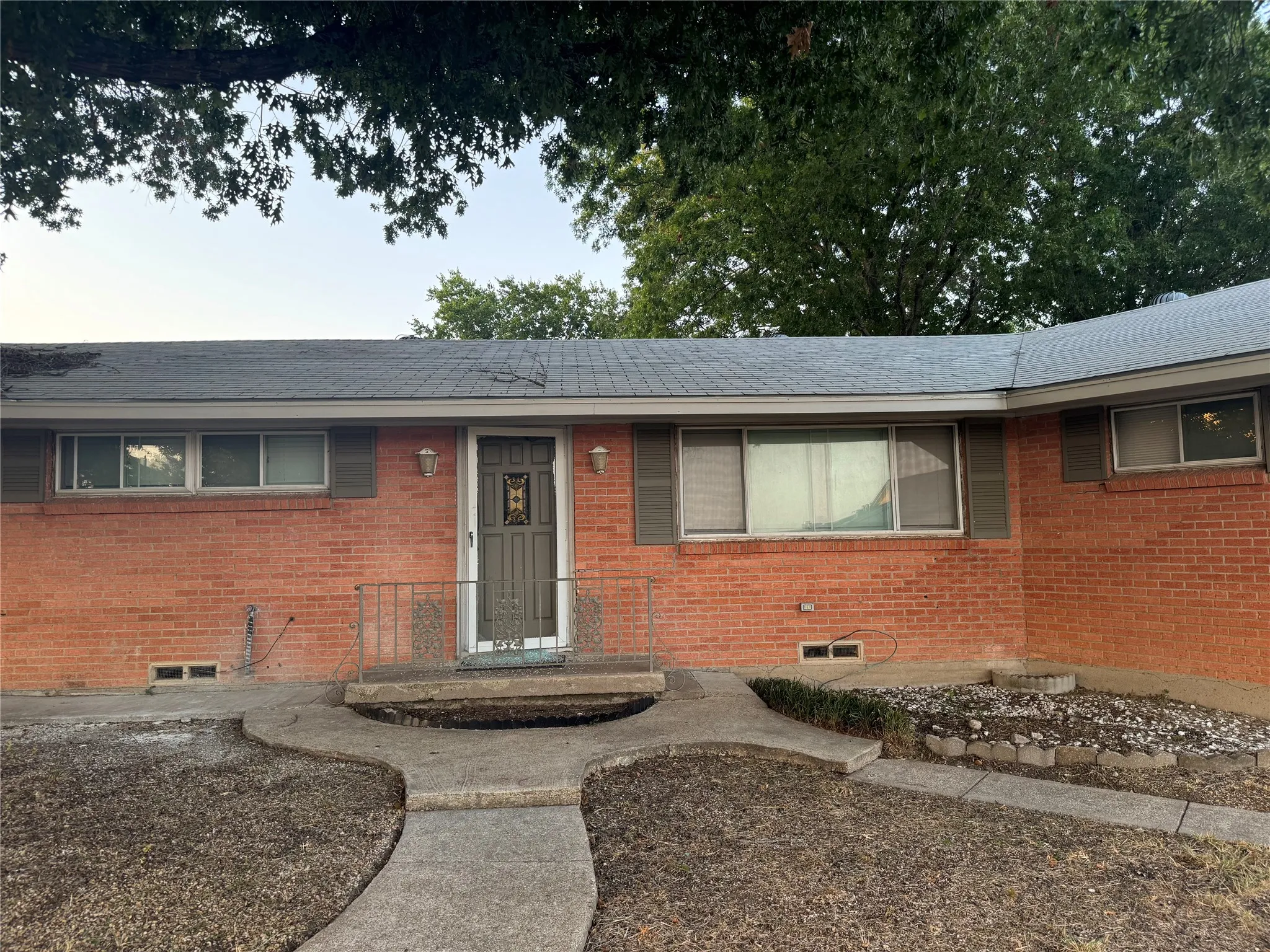 Single Family Residence For Rent in Ellis County , 1406 Country Club Road, Ennis, Texas 75119, 3 Bedroom, 2 Bathroom, Garage spaces, 1,953 Sqft, built in 1956, mls#21295569, Real Estate Agent in Ennis, Homes For Rent in Ellis county, Homes For Rent in Ennis, Realtor in Ennis Texas, Real Estate Brokerage Independent Realty Texas, Luminita Cordes Realtor