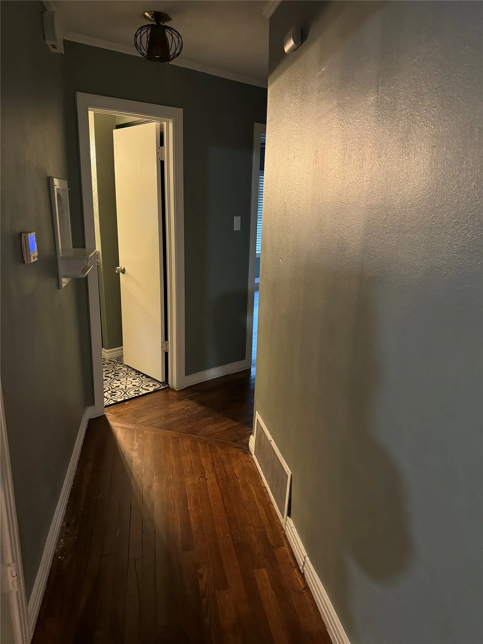 Single Family Residence For Rent in Ellis County , 1406 Country Club Road, Ennis, Texas 75119, 3 Bedroom, 2 Bathroom, Garage spaces, 1,953 Sqft, built in 1956, mls#21295569, Real Estate Agent in Ennis, Homes For Rent in Ellis county, Homes For Rent in Ennis, Realtor in Ennis Texas, Real Estate Brokerage Independent Realty Texas, Luminita Cordes Realtor