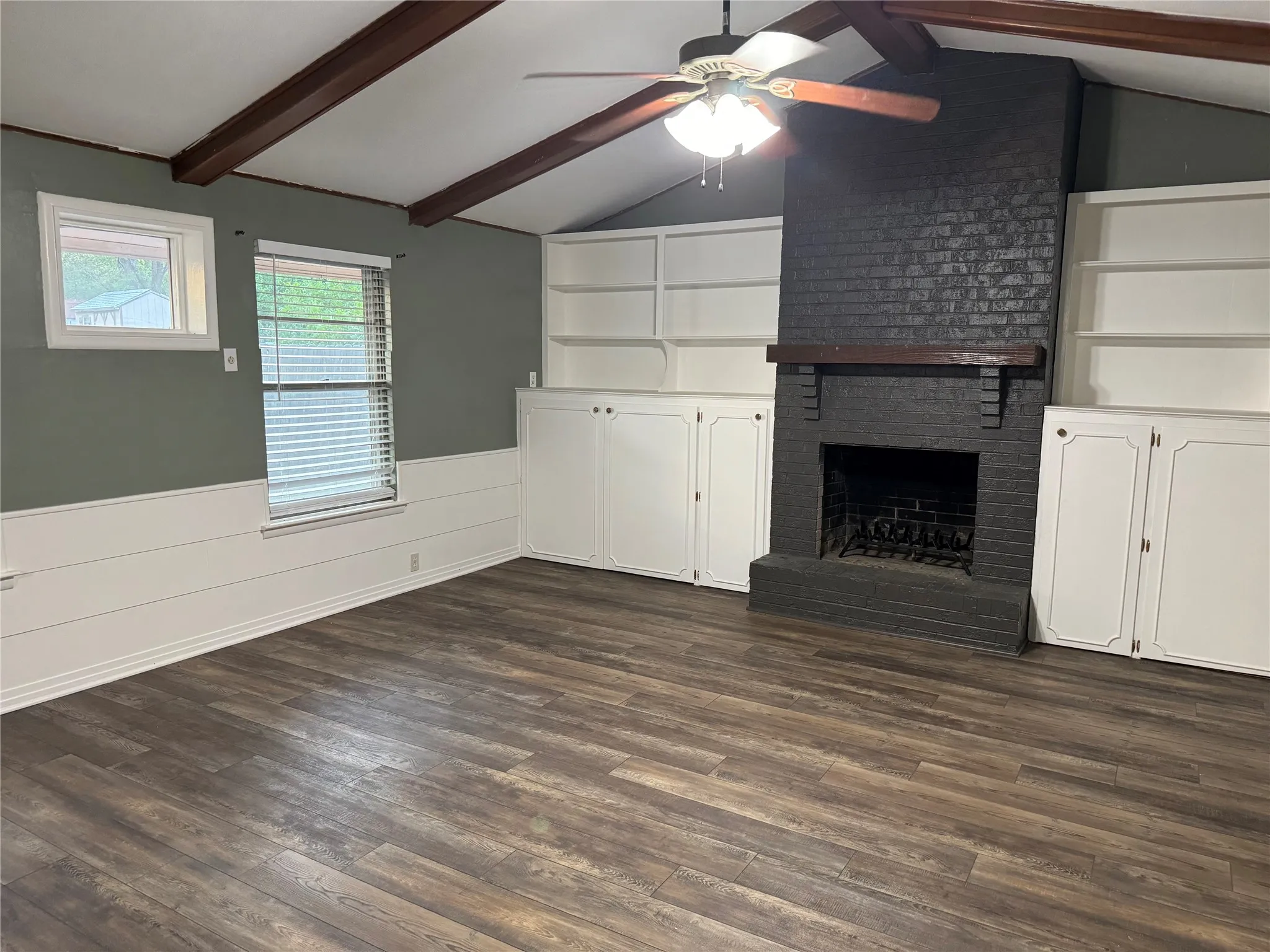Single Family Residence For Rent in Ellis County , 1406 Country Club Road, Ennis, Texas 75119, 3 Bedroom, 2 Bathroom, Garage spaces, 1,953 Sqft, built in 1956, mls#21295569, Real Estate Agent in Ennis, Homes For Rent in Ellis county, Homes For Rent in Ennis, Realtor in Ennis Texas, Real Estate Brokerage Independent Realty Texas, Luminita Cordes Realtor