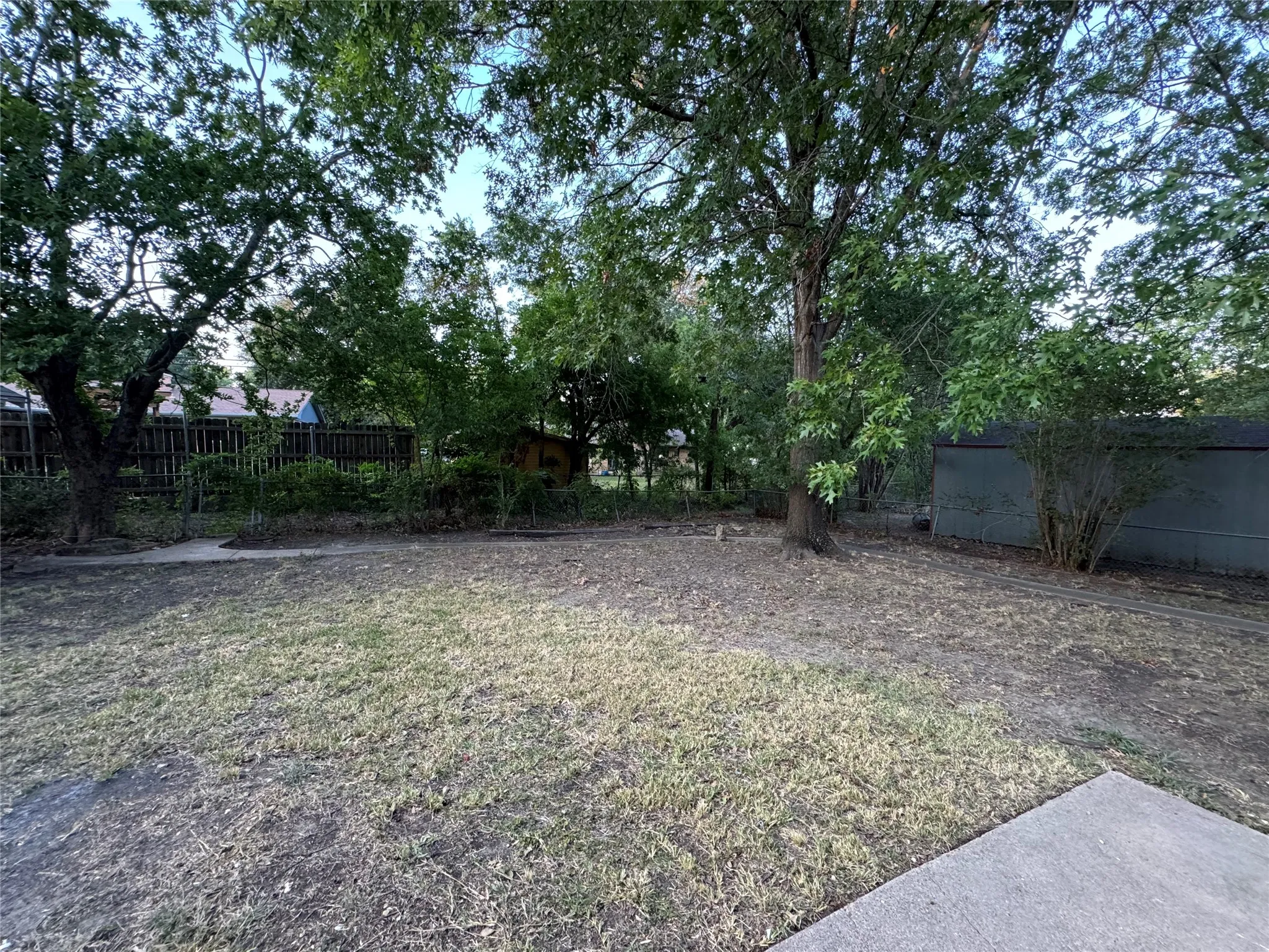 Single Family Residence For Rent in Ellis County , 1406 Country Club Road, Ennis, Texas 75119, 3 Bedroom, 2 Bathroom, Garage spaces, 1,953 Sqft, built in 1956, mls#21295569, Real Estate Agent in Ennis, Homes For Rent in Ellis county, Homes For Rent in Ennis, Realtor in Ennis Texas, Real Estate Brokerage Independent Realty Texas, Luminita Cordes Realtor