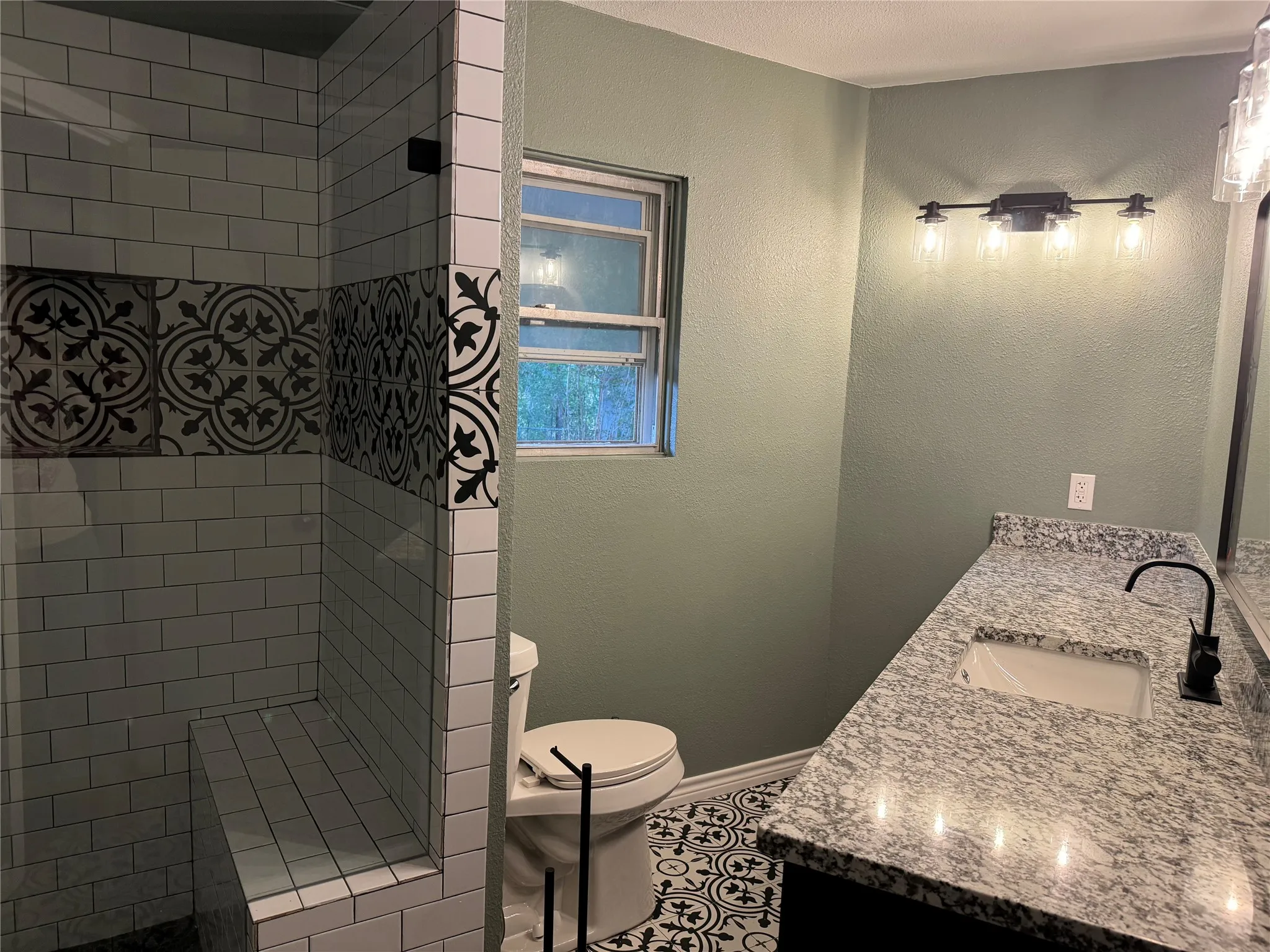 Single Family Residence For Rent in Ellis County , 1406 Country Club Road, Ennis, Texas 75119, 3 Bedroom, 2 Bathroom, Garage spaces, 1,953 Sqft, built in 1956, mls#21295569, Real Estate Agent in Ennis, Homes For Rent in Ellis county, Homes For Rent in Ennis, Realtor in Ennis Texas, Real Estate Brokerage Independent Realty Texas, Luminita Cordes Realtor
