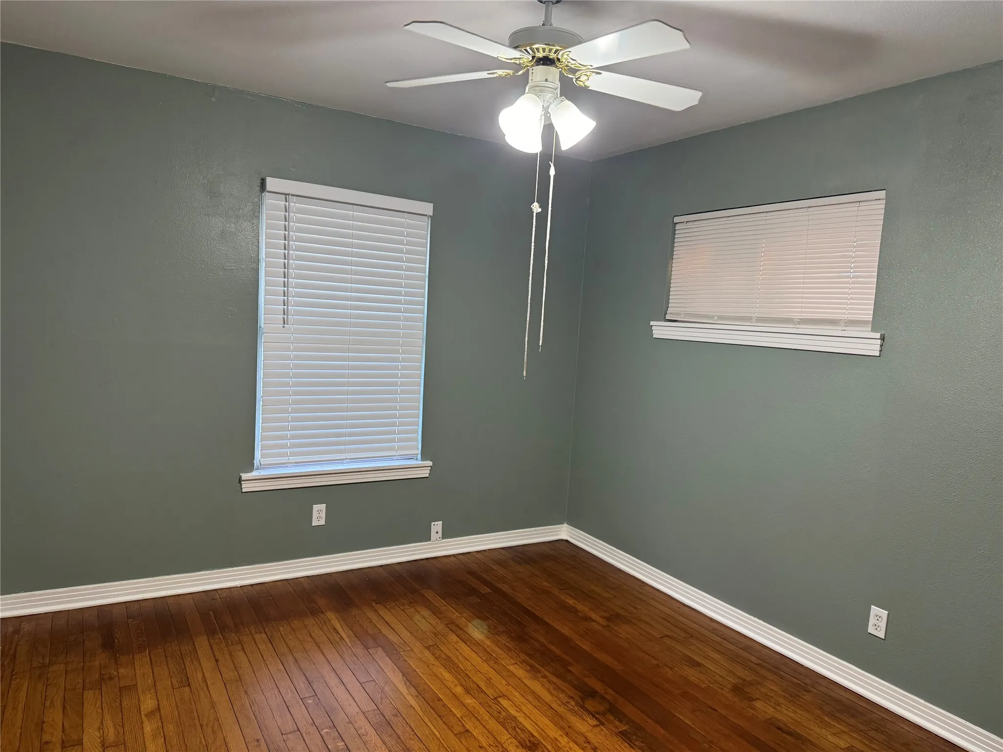 Single Family Residence For Rent in Ellis County , 1406 Country Club Road, Ennis, Texas 75119, 3 Bedroom, 2 Bathroom, Garage spaces, 1,953 Sqft, built in 1956, mls#21295569, Real Estate Agent in Ennis, Homes For Rent in Ellis county, Homes For Rent in Ennis, Realtor in Ennis Texas, Real Estate Brokerage Independent Realty Texas, Luminita Cordes Realtor