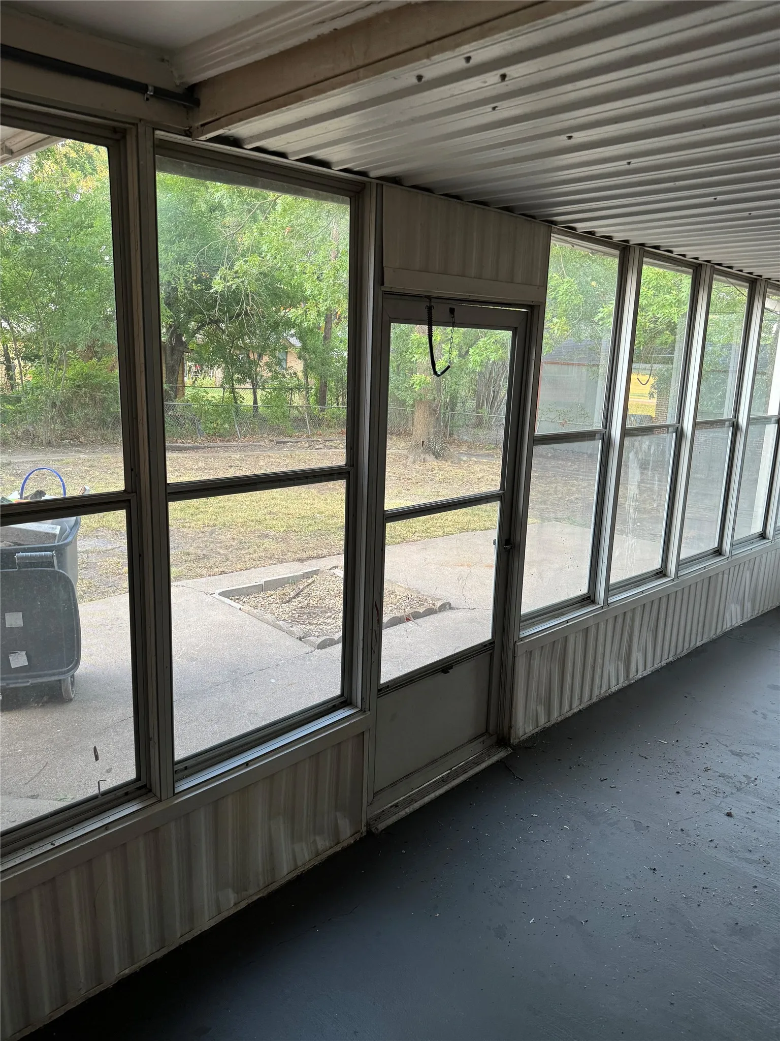 Single Family Residence For Rent in Ellis County , 1406 Country Club Road, Ennis, Texas 75119, 3 Bedroom, 2 Bathroom, Garage spaces, 1,953 Sqft, built in 1956, mls#21295569, Real Estate Agent in Ennis, Homes For Rent in Ellis county, Homes For Rent in Ennis, Realtor in Ennis Texas, Real Estate Brokerage Independent Realty Texas, Luminita Cordes Realtor