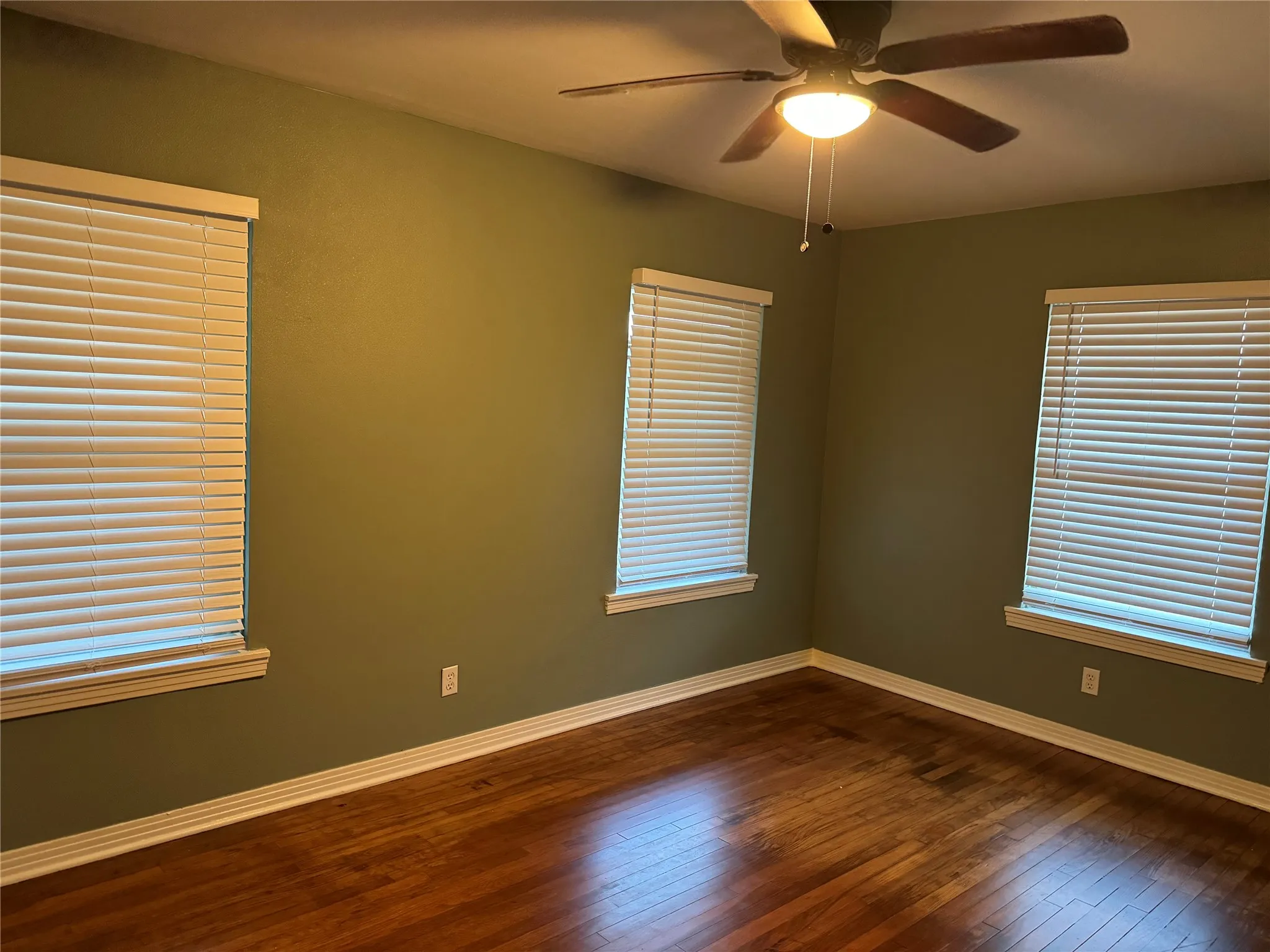 Single Family Residence For Rent in Ellis County , 1406 Country Club Road, Ennis, Texas 75119, 3 Bedroom, 2 Bathroom, Garage spaces, 1,953 Sqft, built in 1956, mls#21295569, Real Estate Agent in Ennis, Homes For Rent in Ellis county, Homes For Rent in Ennis, Realtor in Ennis Texas, Real Estate Brokerage Independent Realty Texas, Luminita Cordes Realtor