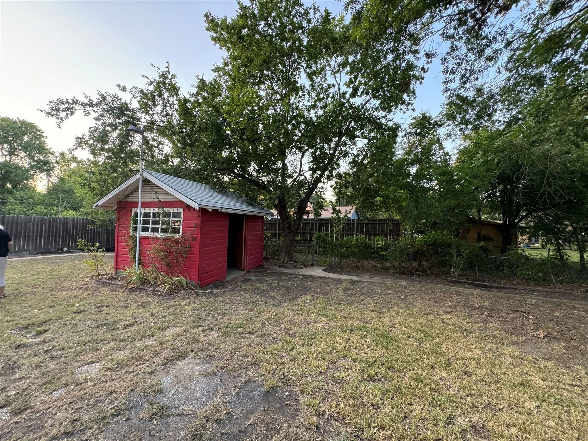 Single Family Residence For Rent in Ellis County , 1406 Country Club Road, Ennis, Texas 75119, 3 Bedroom, 2 Bathroom, Garage spaces, 1,953 Sqft, built in 1956, mls#21295569, Real Estate Agent in Ennis, Homes For Rent in Ellis county, Homes For Rent in Ennis, Realtor in Ennis Texas, Real Estate Brokerage Independent Realty Texas, Luminita Cordes Realtor