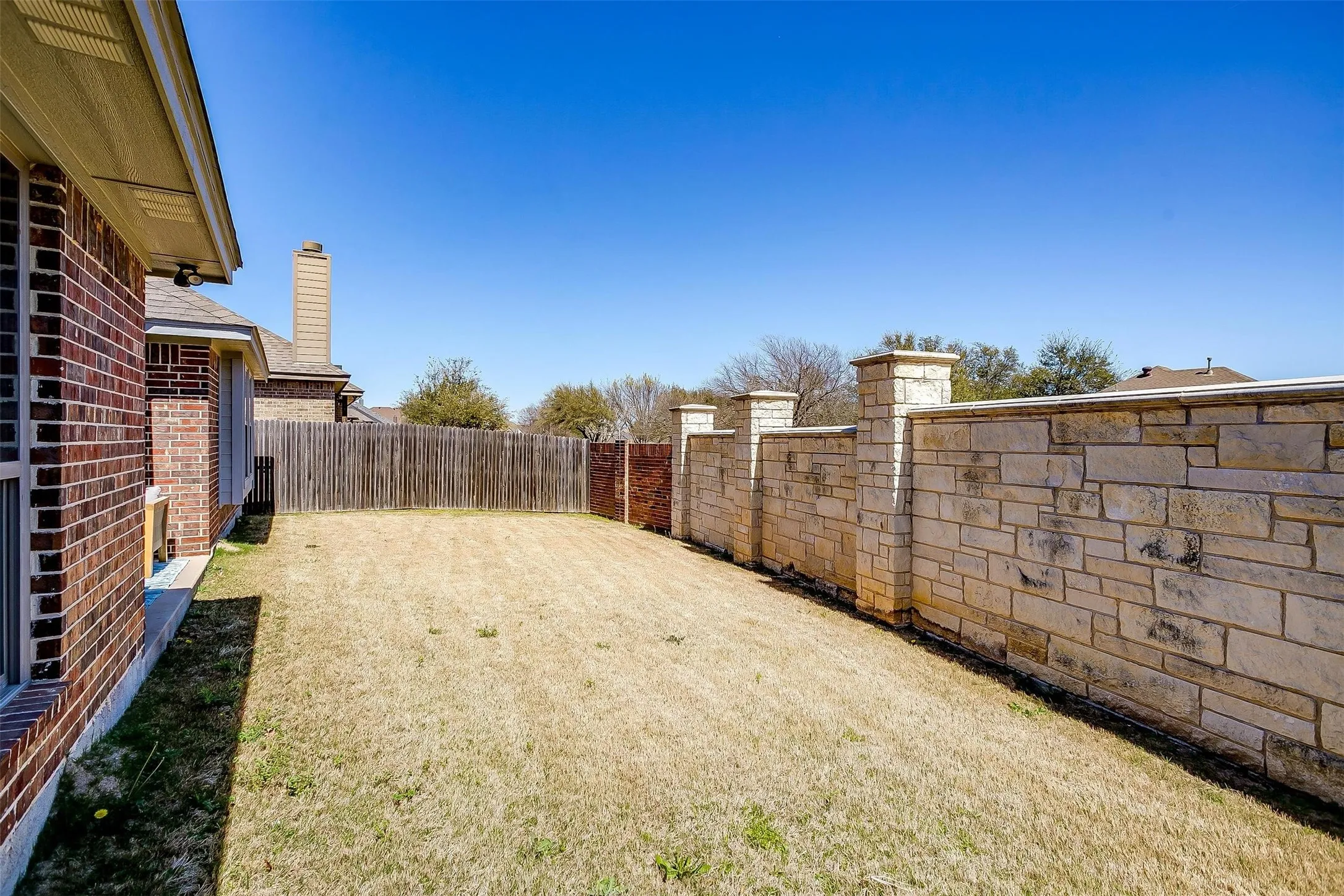 Single Family Residence For Sale in Tarrant County , 6829 Canyon Rock, Benbrook, Texas 76126, 4 Bedrooms, 2 Bathrooms, 2 Garage spaces, 2,344 Sqft, built in 2021, Price $549,000, mls#21307199, Real Estate Agent in Benbrook, Homes For Sale in Tarrant county, Homes For Sale in Benbrook, Realtor in Benbrook Texas, Real Estate Brokerage Independent Realty Texas, Luminita Cordes Realtor