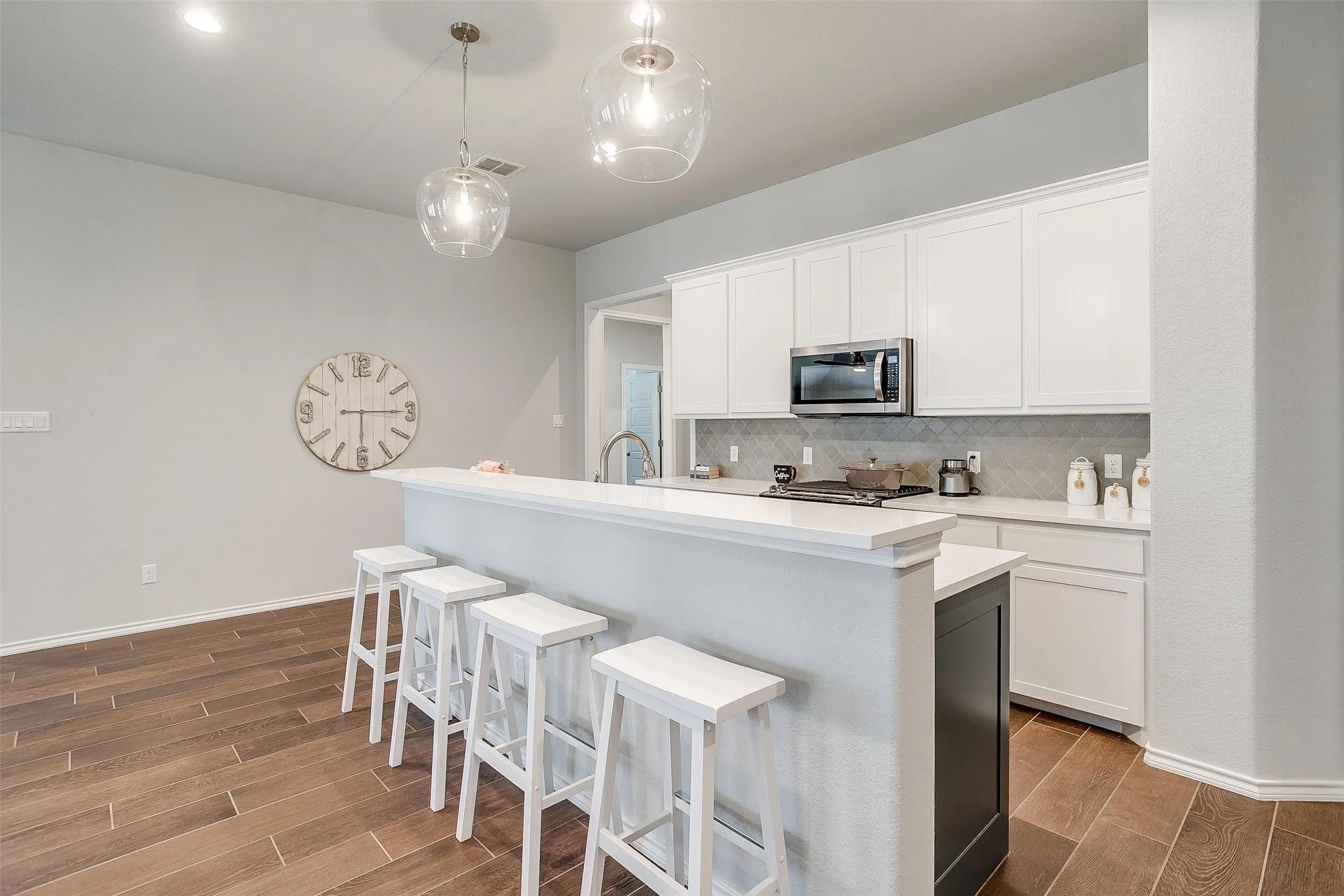 Single Family Residence For Sale in Tarrant County , 6829 Canyon Rock, Benbrook, Texas 76126, 4 Bedrooms, 2 Bathrooms, 2 Garage spaces, 2,344 Sqft, built in 2021, Price $549,000, mls#21307199, Real Estate Agent in Benbrook, Homes For Sale in Tarrant county, Homes For Sale in Benbrook, Realtor in Benbrook Texas, Real Estate Brokerage Independent Realty Texas, Luminita Cordes Realtor
