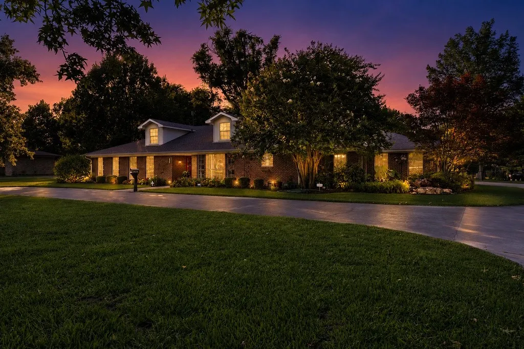 Single Family Residence For Sale in Wood County , 612 W Coke Road, Winnsboro, Texas 75494, 3 Bedroom, 3 Bathroom, Garage spaces, 2,938 Sqft, built in 1980, mls#21306466, Real Estate Agent in Winnsboro, Homes For Sale in Wood county, Homes For Sale in Winnsboro, Realtor in Winnsboro Texas, Real Estate Brokerage Independent Realty Texas, Luminita Cordes Realtor