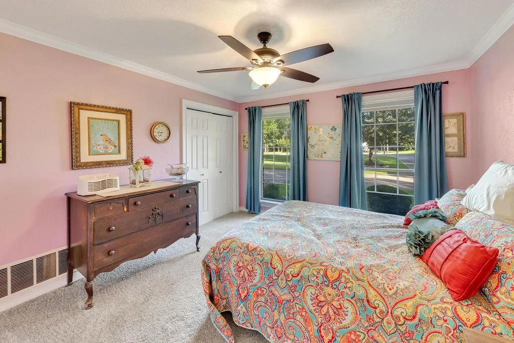Single Family Residence For Sale in Wood County , 612 W Coke Road, Winnsboro, Texas 75494, 3 Bedroom, 3 Bathroom, Garage spaces, 2,938 Sqft, built in 1980, mls#21306466, Real Estate Agent in Winnsboro, Homes For Sale in Wood county, Homes For Sale in Winnsboro, Realtor in Winnsboro Texas, Real Estate Brokerage Independent Realty Texas, Luminita Cordes Realtor