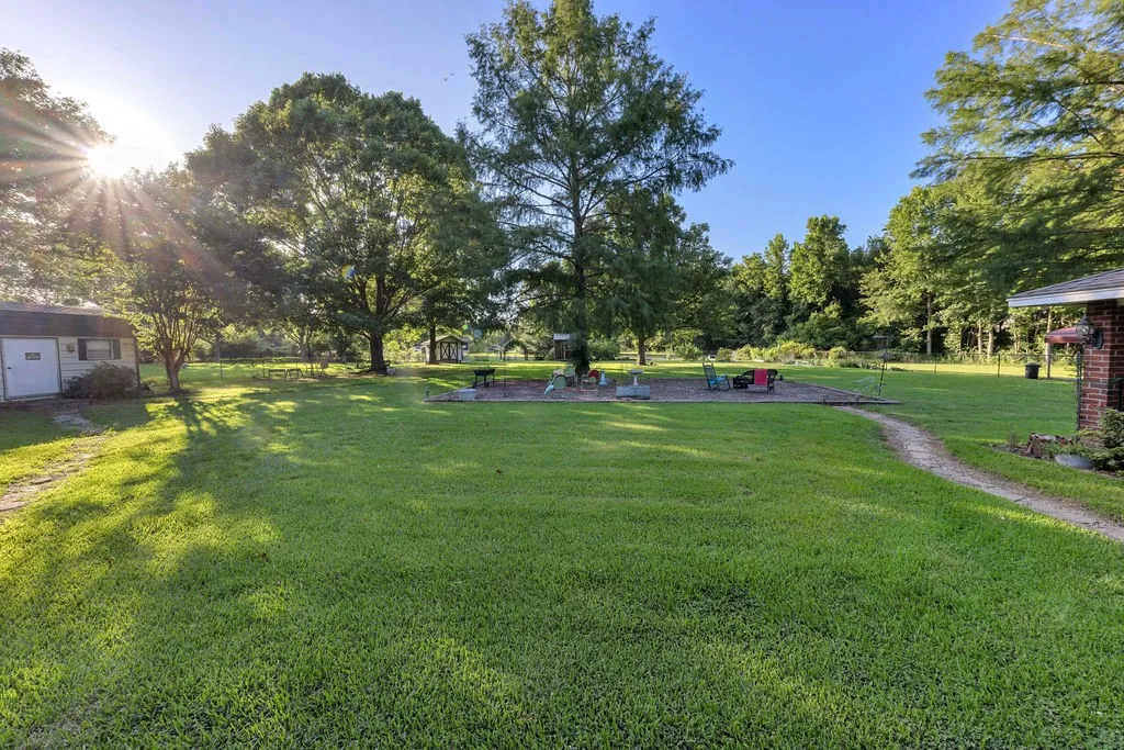Single Family Residence For Sale in Wood County , 612 W Coke Road, Winnsboro, Texas 75494, 3 Bedroom, 3 Bathroom, Garage spaces, 2,938 Sqft, built in 1980, mls#21306466, Real Estate Agent in Winnsboro, Homes For Sale in Wood county, Homes For Sale in Winnsboro, Realtor in Winnsboro Texas, Real Estate Brokerage Independent Realty Texas, Luminita Cordes Realtor