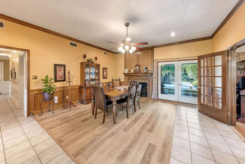 Single Family Residence For Sale in Wood County , 612 W Coke Road, Winnsboro, Texas 75494, 3 Bedroom, 3 Bathroom, Garage spaces, 2,938 Sqft, built in 1980, mls#21306466, Real Estate Agent in Winnsboro, Homes For Sale in Wood county, Homes For Sale in Winnsboro, Realtor in Winnsboro Texas, Real Estate Brokerage Independent Realty Texas, Luminita Cordes Realtor