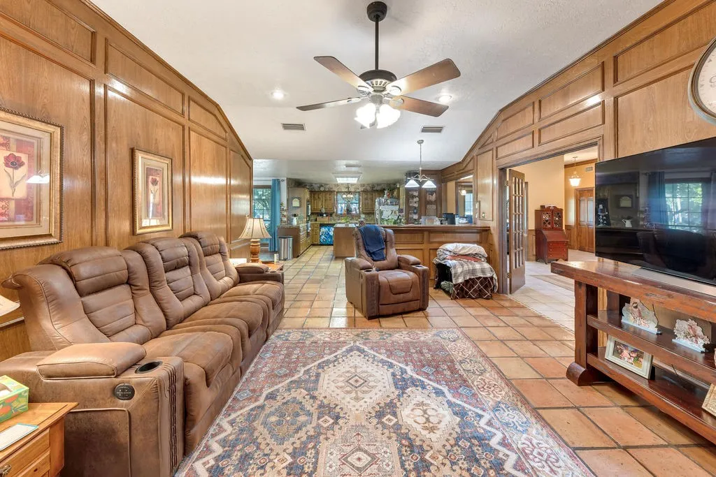 Single Family Residence For Sale in Wood County , 612 W Coke Road, Winnsboro, Texas 75494, 3 Bedroom, 3 Bathroom, Garage spaces, 2,938 Sqft, built in 1980, mls#21306466, Real Estate Agent in Winnsboro, Homes For Sale in Wood county, Homes For Sale in Winnsboro, Realtor in Winnsboro Texas, Real Estate Brokerage Independent Realty Texas, Luminita Cordes Realtor