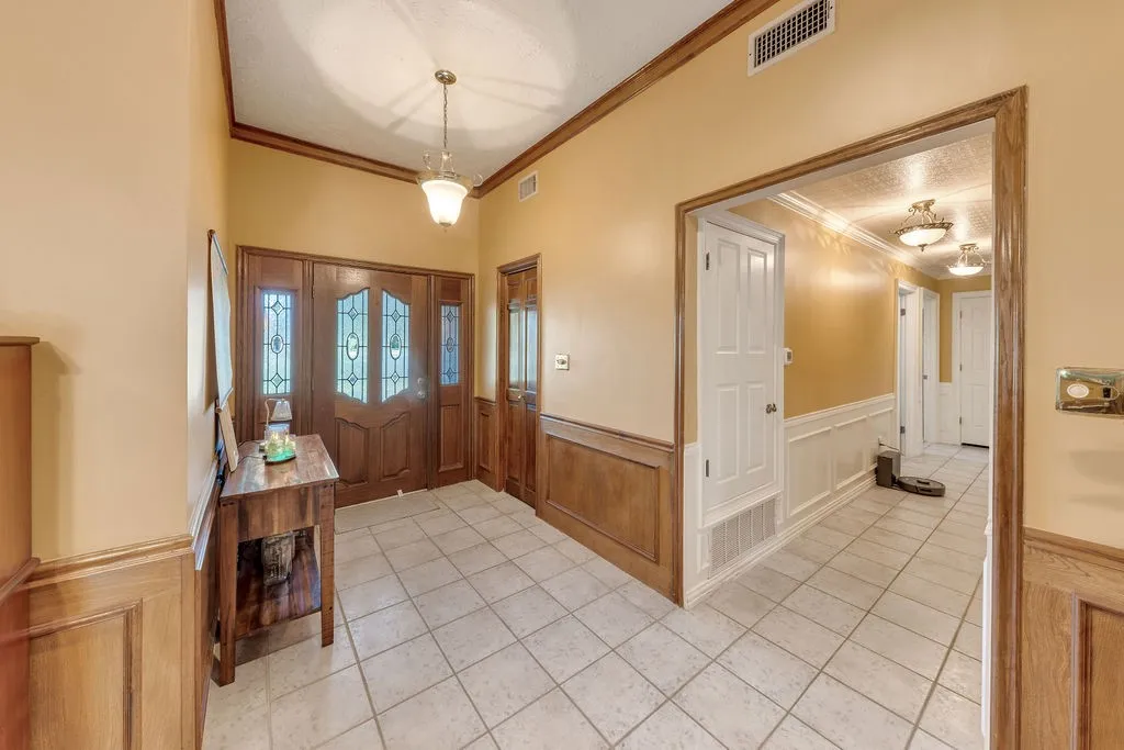Single Family Residence For Sale in Wood County , 612 W Coke Road, Winnsboro, Texas 75494, 3 Bedroom, 3 Bathroom, Garage spaces, 2,938 Sqft, built in 1980, mls#21306466, Real Estate Agent in Winnsboro, Homes For Sale in Wood county, Homes For Sale in Winnsboro, Realtor in Winnsboro Texas, Real Estate Brokerage Independent Realty Texas, Luminita Cordes Realtor