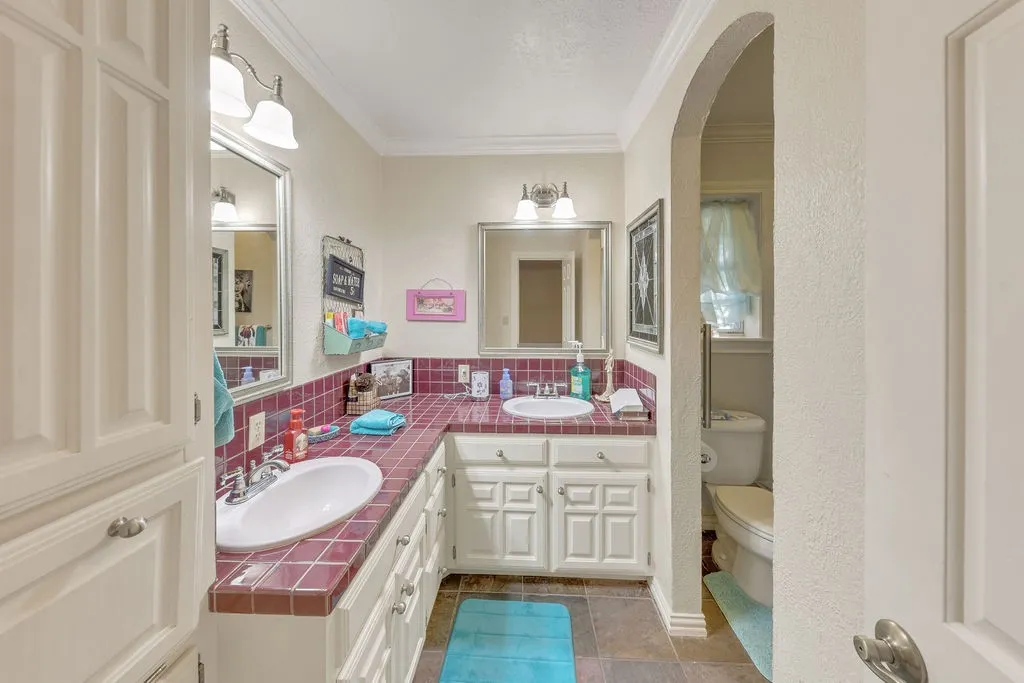 Single Family Residence For Sale in Wood County , 612 W Coke Road, Winnsboro, Texas 75494, 3 Bedroom, 3 Bathroom, Garage spaces, 2,938 Sqft, built in 1980, mls#21306466, Real Estate Agent in Winnsboro, Homes For Sale in Wood county, Homes For Sale in Winnsboro, Realtor in Winnsboro Texas, Real Estate Brokerage Independent Realty Texas, Luminita Cordes Realtor