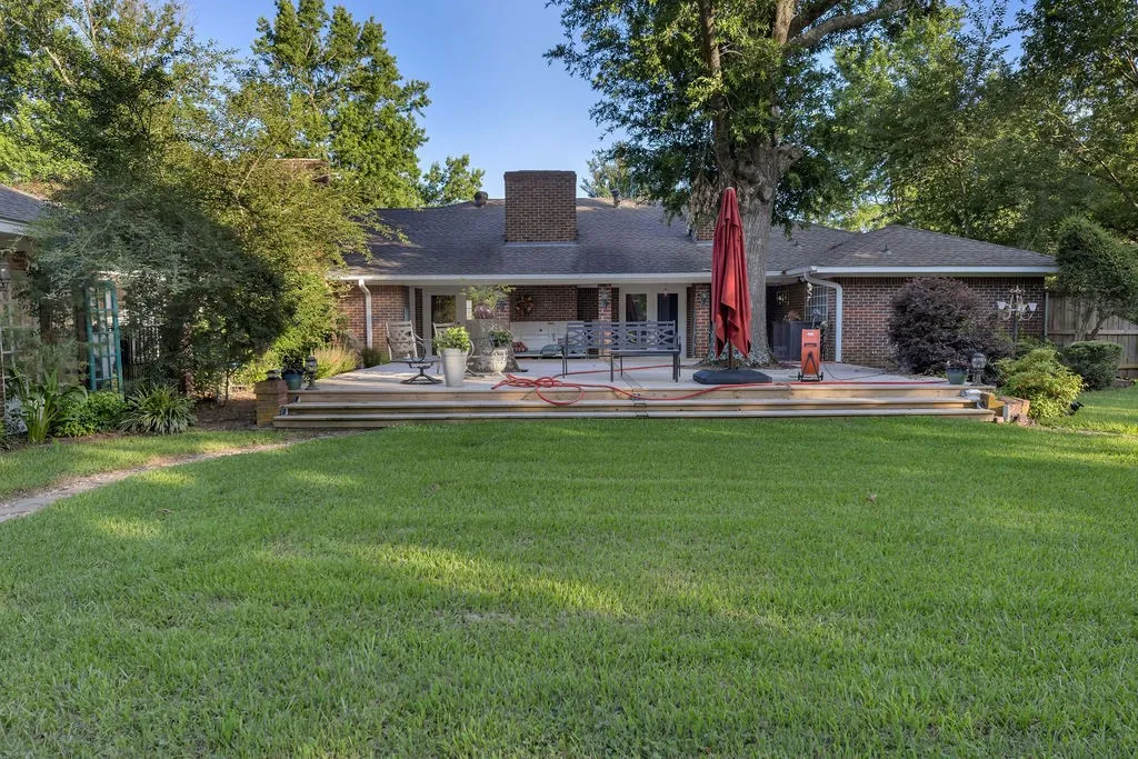 Single Family Residence For Sale in Wood County , 612 W Coke Road, Winnsboro, Texas 75494, 3 Bedroom, 3 Bathroom, Garage spaces, 2,938 Sqft, built in 1980, mls#21306466, Real Estate Agent in Winnsboro, Homes For Sale in Wood county, Homes For Sale in Winnsboro, Realtor in Winnsboro Texas, Real Estate Brokerage Independent Realty Texas, Luminita Cordes Realtor